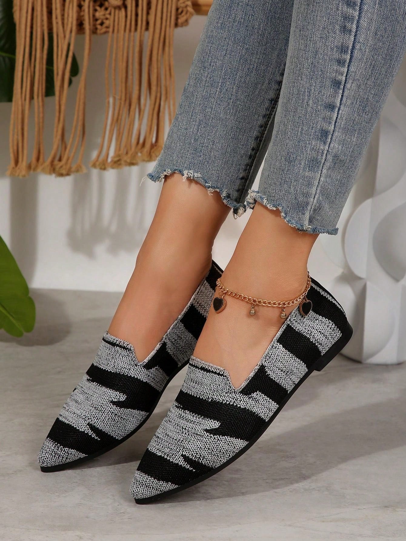 Women's Solid Color Flat Shoes, Breathable Knitted Pointed Toe Slip-On Shoes, Lightweight & Comfortable