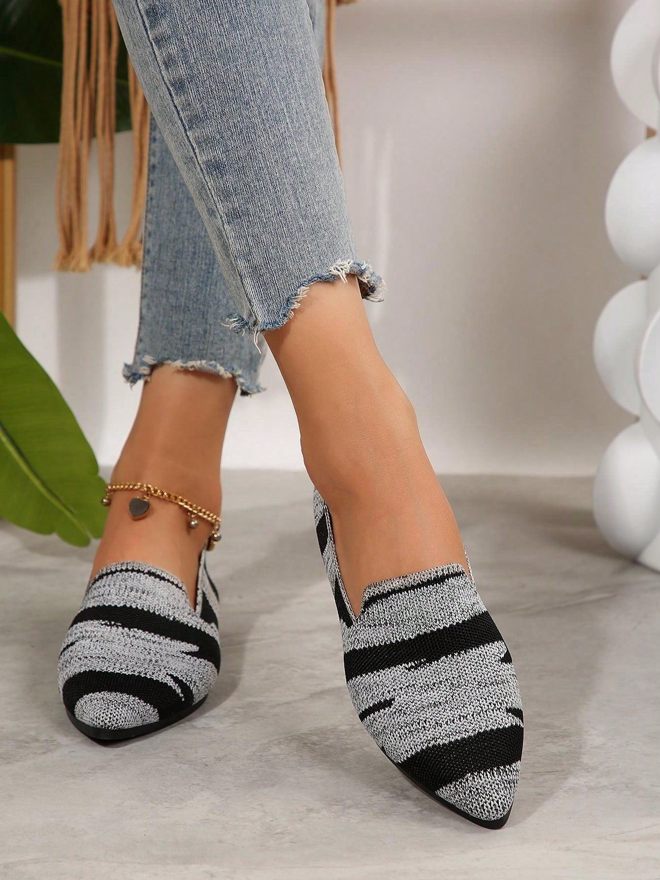 Women's Solid Color Flat Shoes, Breathable Knitted Pointed Toe Slip-On Shoes, Lightweight & Comfortable