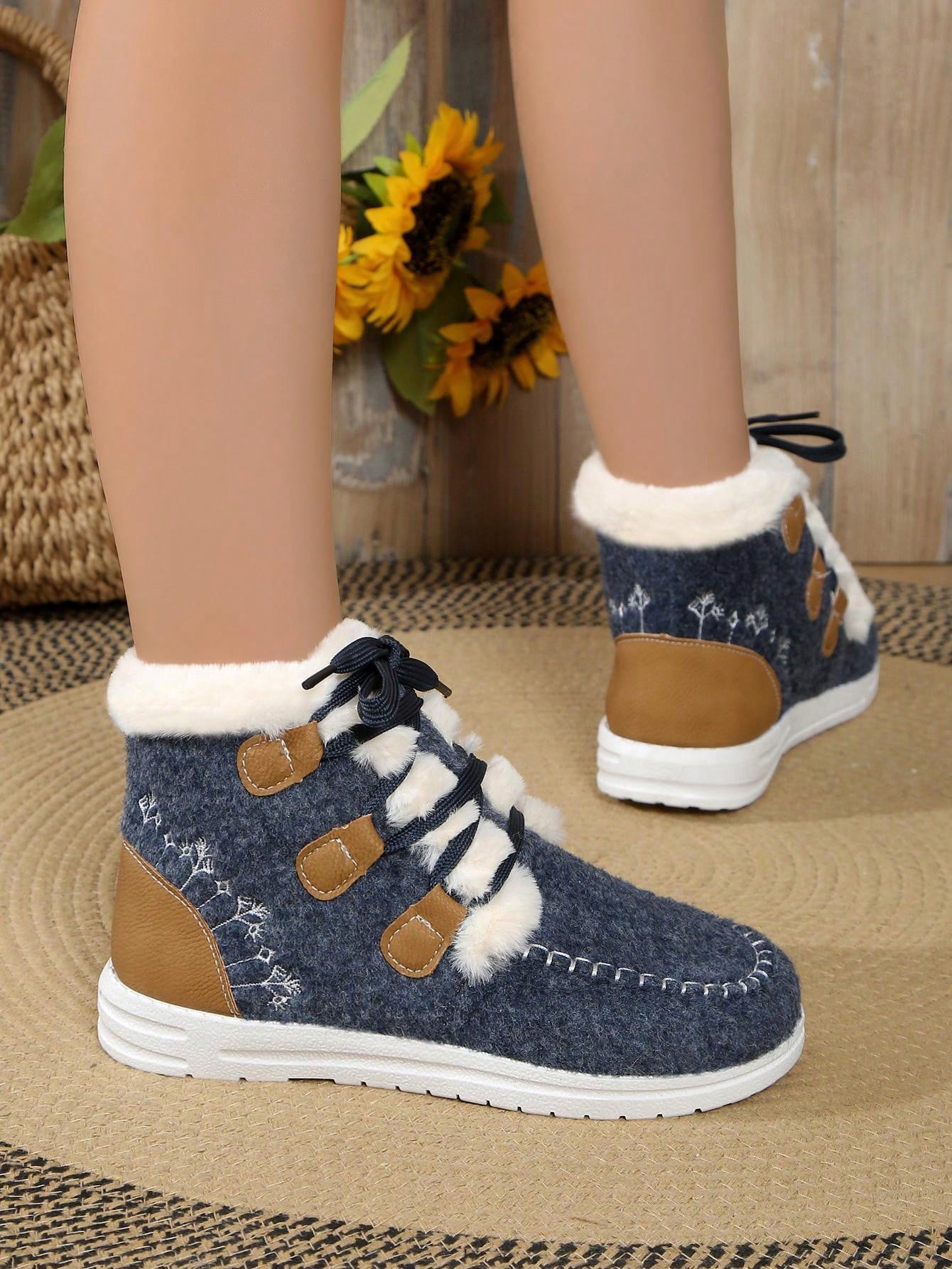 Women's Wool Felt Lace-Up Flat Snow Boots With Embroidered Stitching, Color Block And Fluffy Lined, Warm Winter