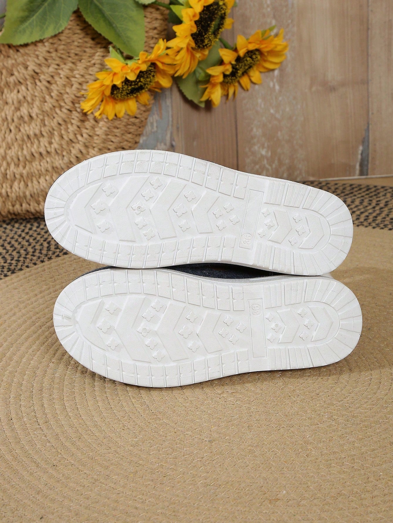 Women's Wool Felt Lace-Up Flat Snow Boots With Embroidered Stitching, Color Block And Fluffy Lined, Warm Winter