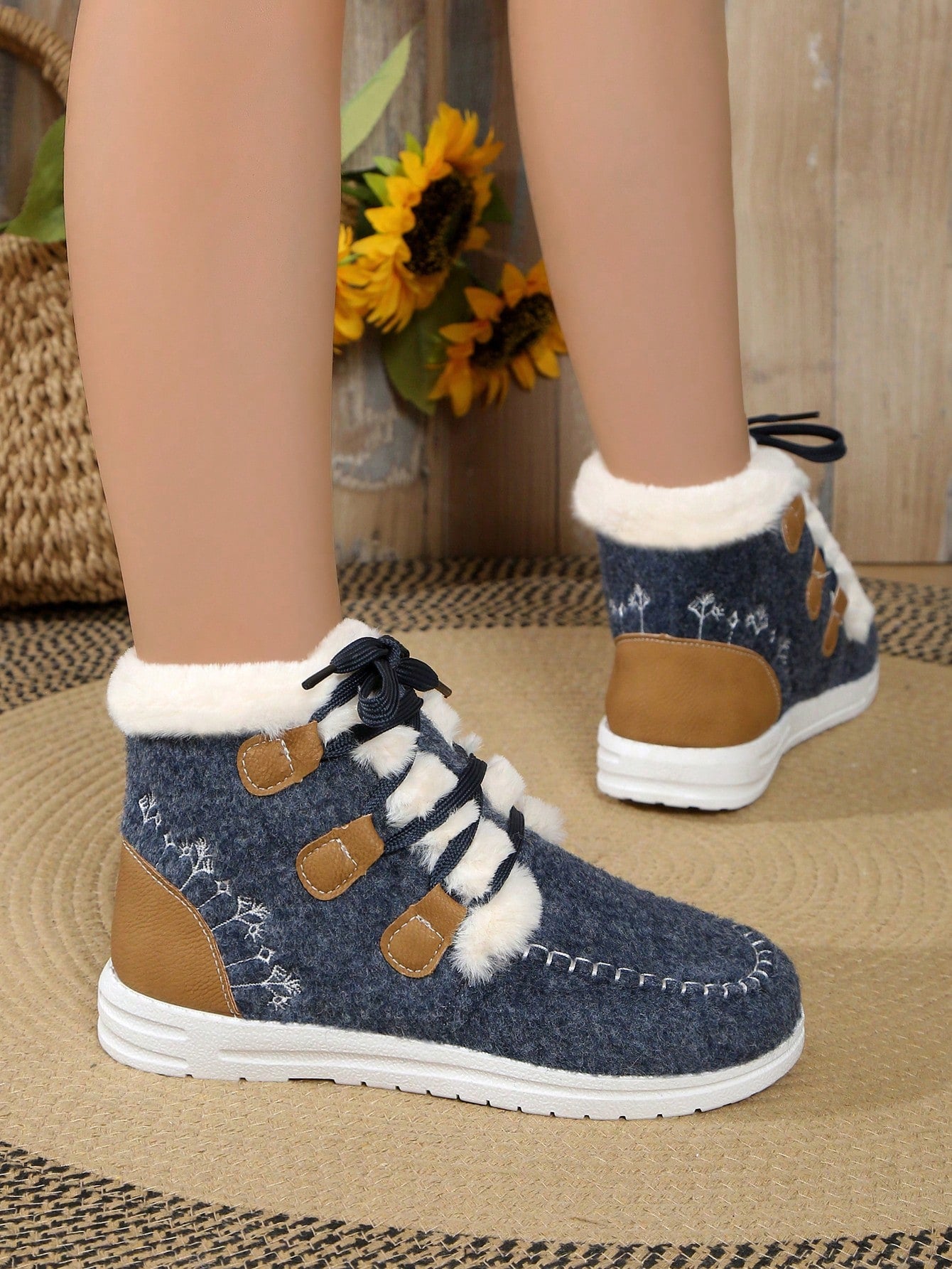 Women's Wool Felt Lace-Up Flat Snow Boots With Embroidered Stitching, Color Block And Fluffy Lined, Warm Winter