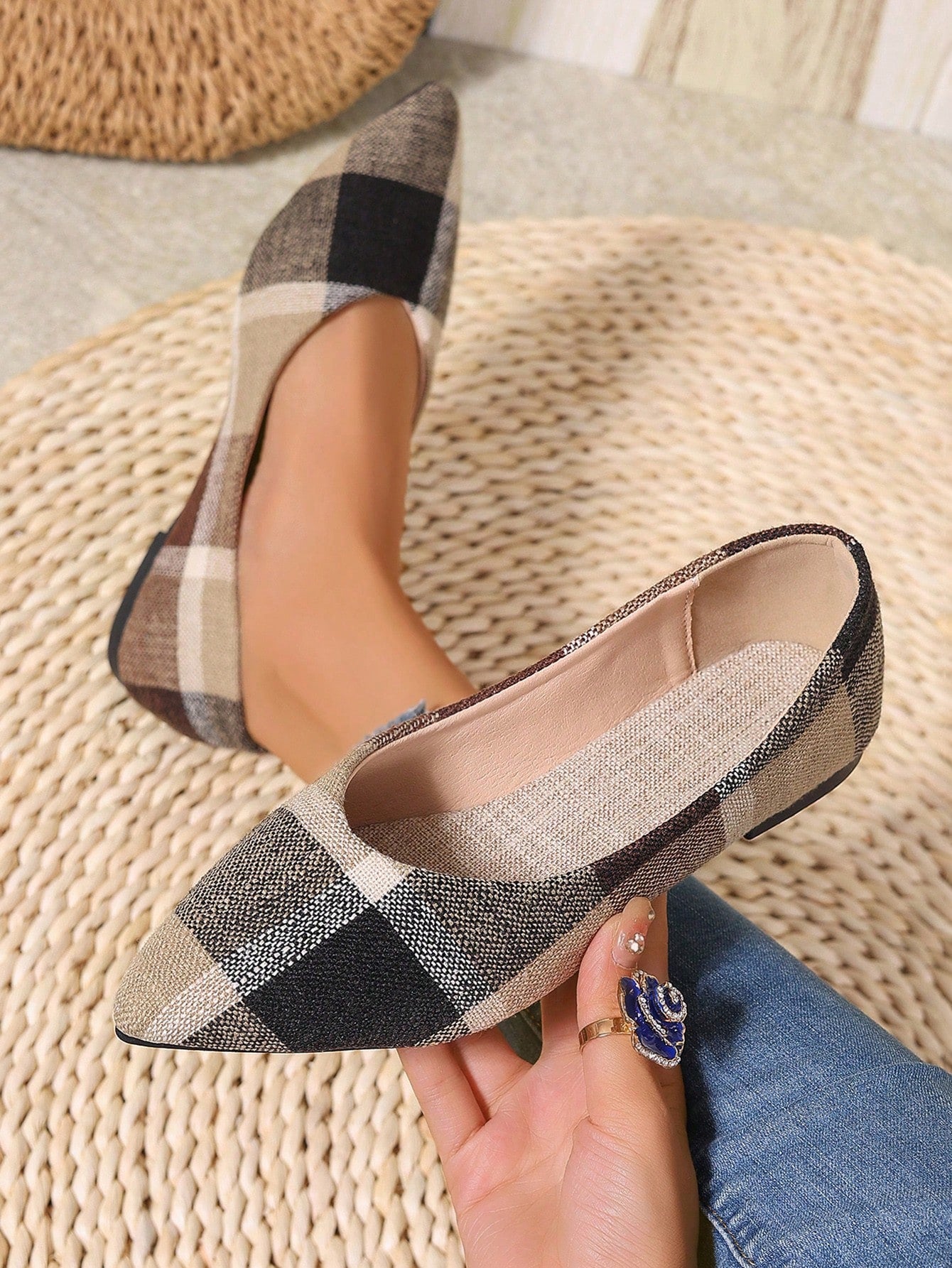 New Women's Flat Shoes Fashion Pointed Toe Black And Brown Comfortable Contrasting Color Flats, Elegant Casual Outdoor Gifts With Random Asymmetric Pattern, Spring Autumn