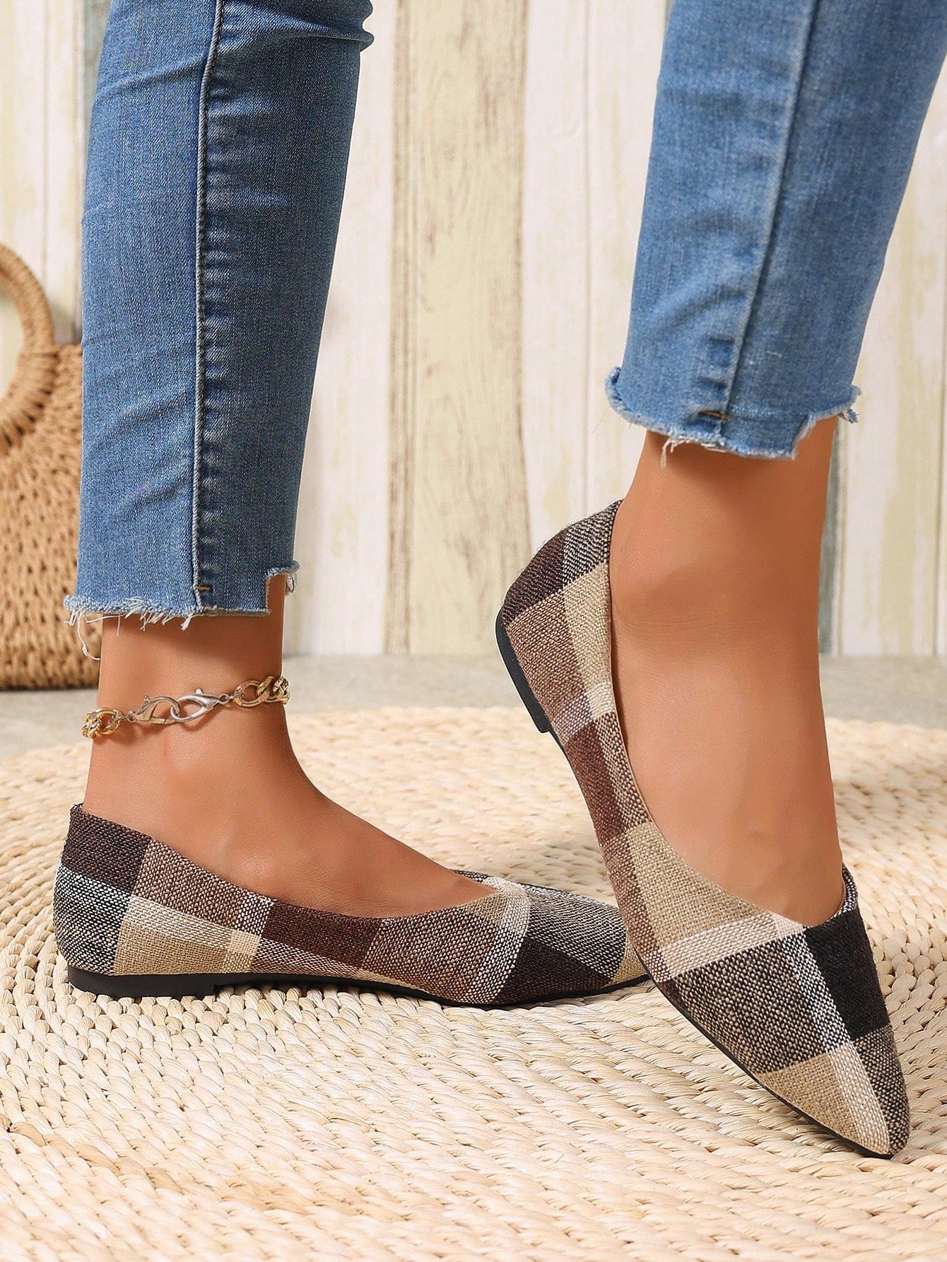 New Women's Flat Shoes Fashion Pointed Toe Black And Brown Comfortable Contrasting Color Flats, Elegant Casual Outdoor Gifts With Random Asymmetric Pattern, Spring Autumn