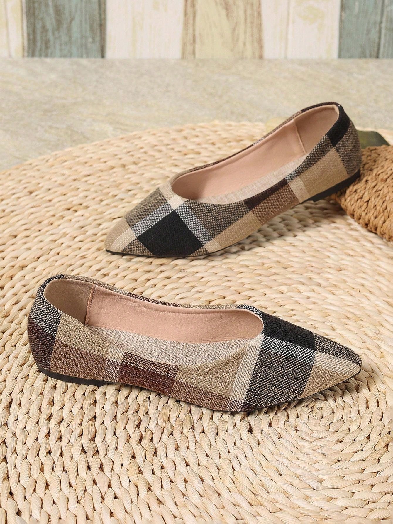 New Women's Flat Shoes Fashion Pointed Toe Black And Brown Comfortable Contrasting Color Flats, Elegant Casual Outdoor Gifts With Random Asymmetric Pattern, Spring Autumn