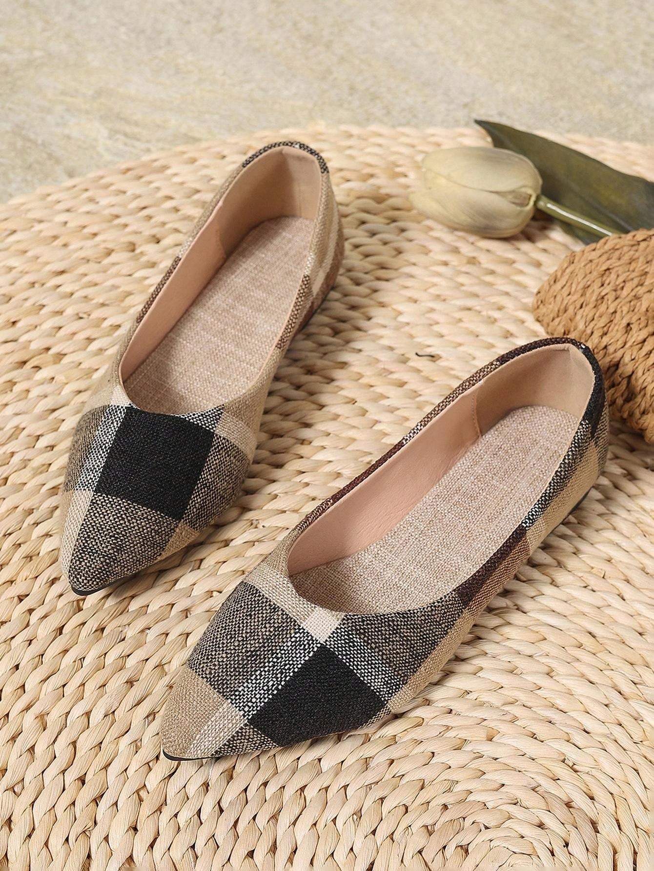 New Women's Flat Shoes Fashion Pointed Toe Black And Brown Comfortable Contrasting Color Flats, Elegant Casual Outdoor Gifts With Random Asymmetric Pattern, Spring Autumn