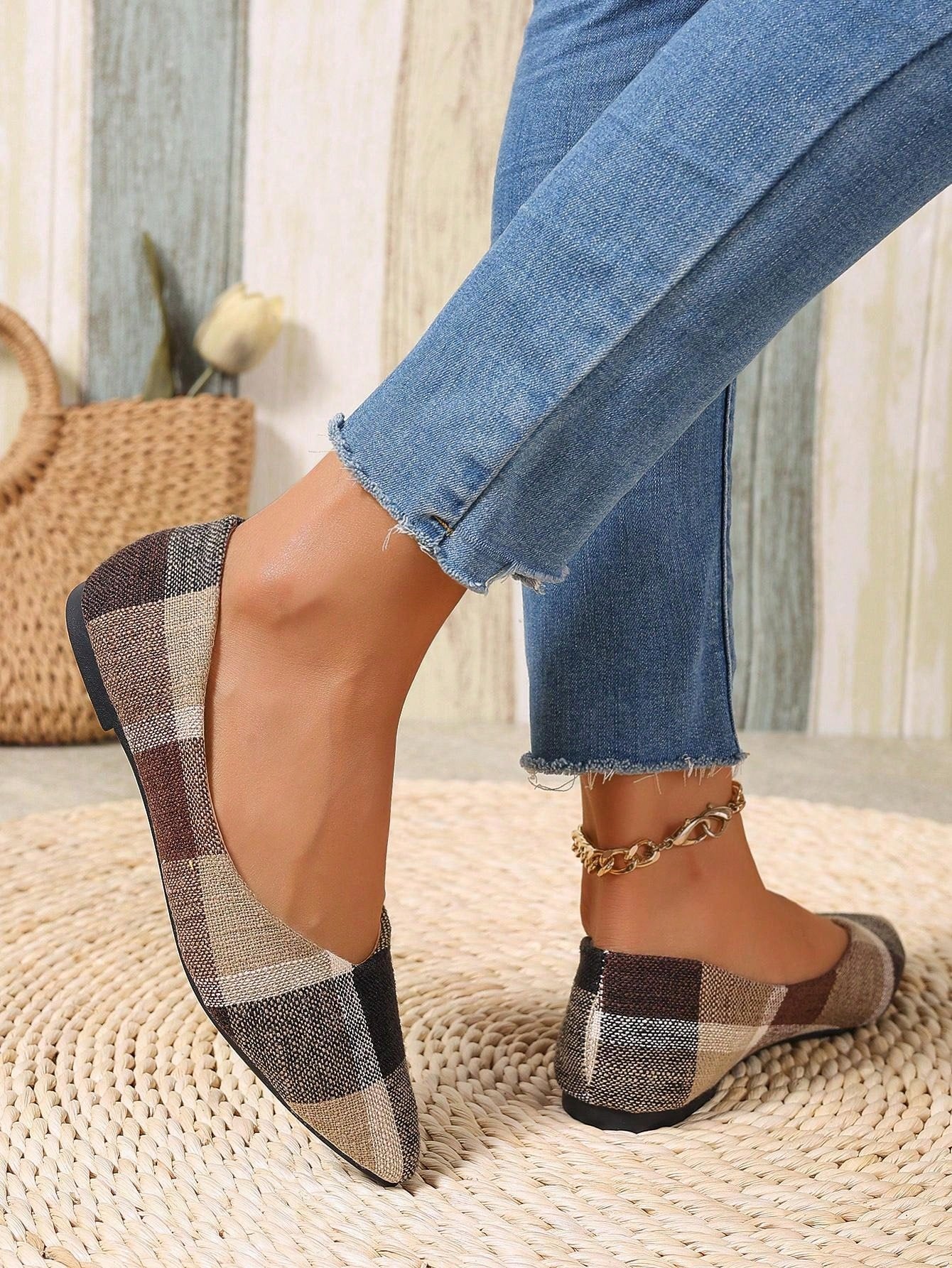 New Women's Flat Shoes Fashion Pointed Toe Black And Brown Comfortable Contrasting Color Flats, Elegant Casual Outdoor Gifts With Random Asymmetric Pattern, Spring Autumn