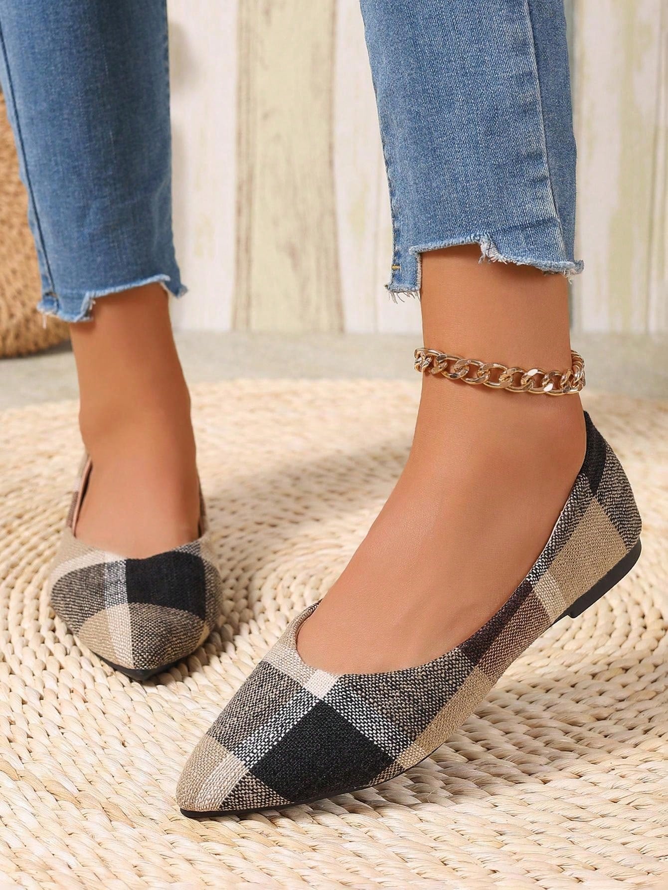 New Women's Flat Shoes Fashion Pointed Toe Black And Brown Comfortable Contrasting Color Flats, Elegant Casual Outdoor Gifts With Random Asymmetric Pattern, Spring Autumn