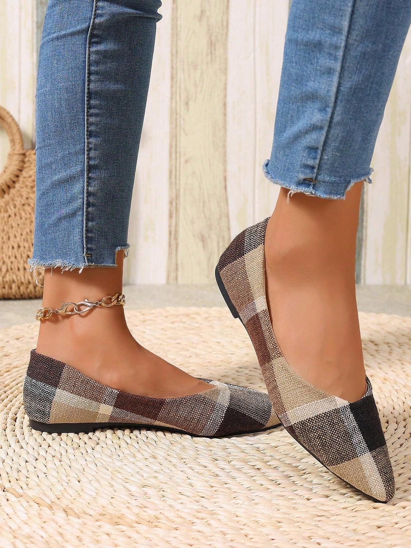 New Women's Flat Shoes Fashion Pointed Toe Black And Brown Comfortable Contrasting Color Flats, Elegant Casual Outdoor Gifts With Random Asymmetric Pattern, Spring Autumn