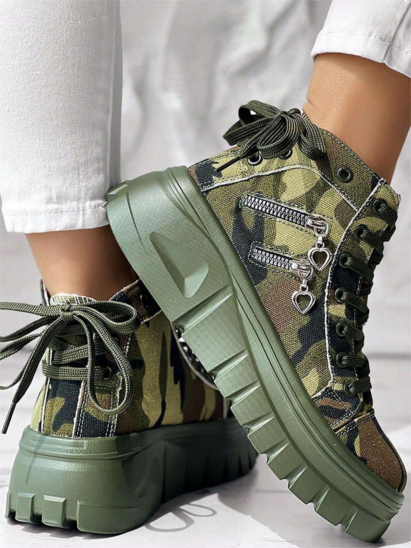 Women's Camouflage Pattern Thick Sole Casual Sports Sneakers, Fall Back-To-School Zipper Lace-Up Round Toe Skate Shoes, Serrated Comfortable Soles Large Women Shoes