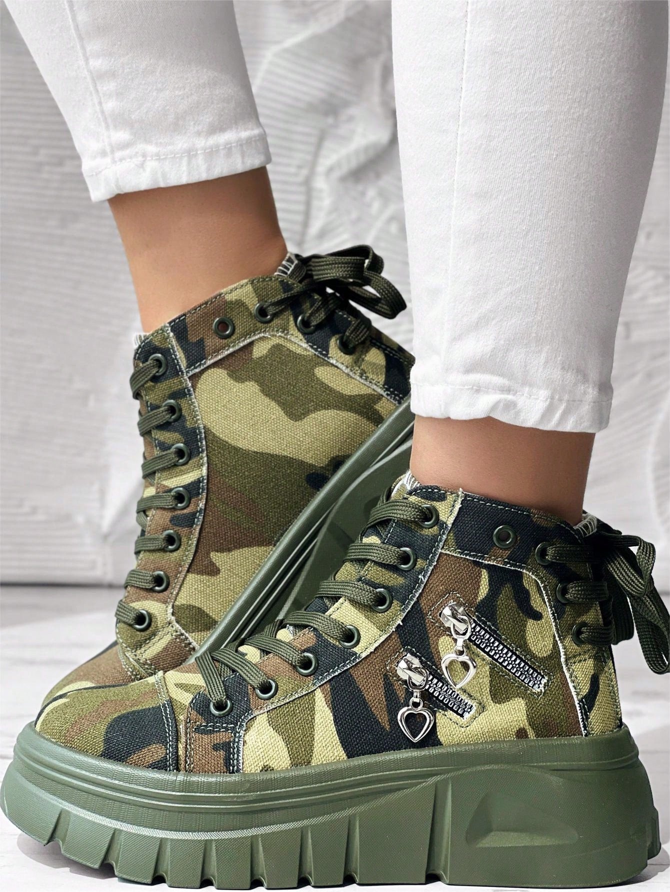 Women's Camouflage Pattern Thick Sole Casual Sports Sneakers, Fall Back-To-School Zipper Lace-Up Round Toe Skate Shoes, Serrated Comfortable Soles Large Women Shoes