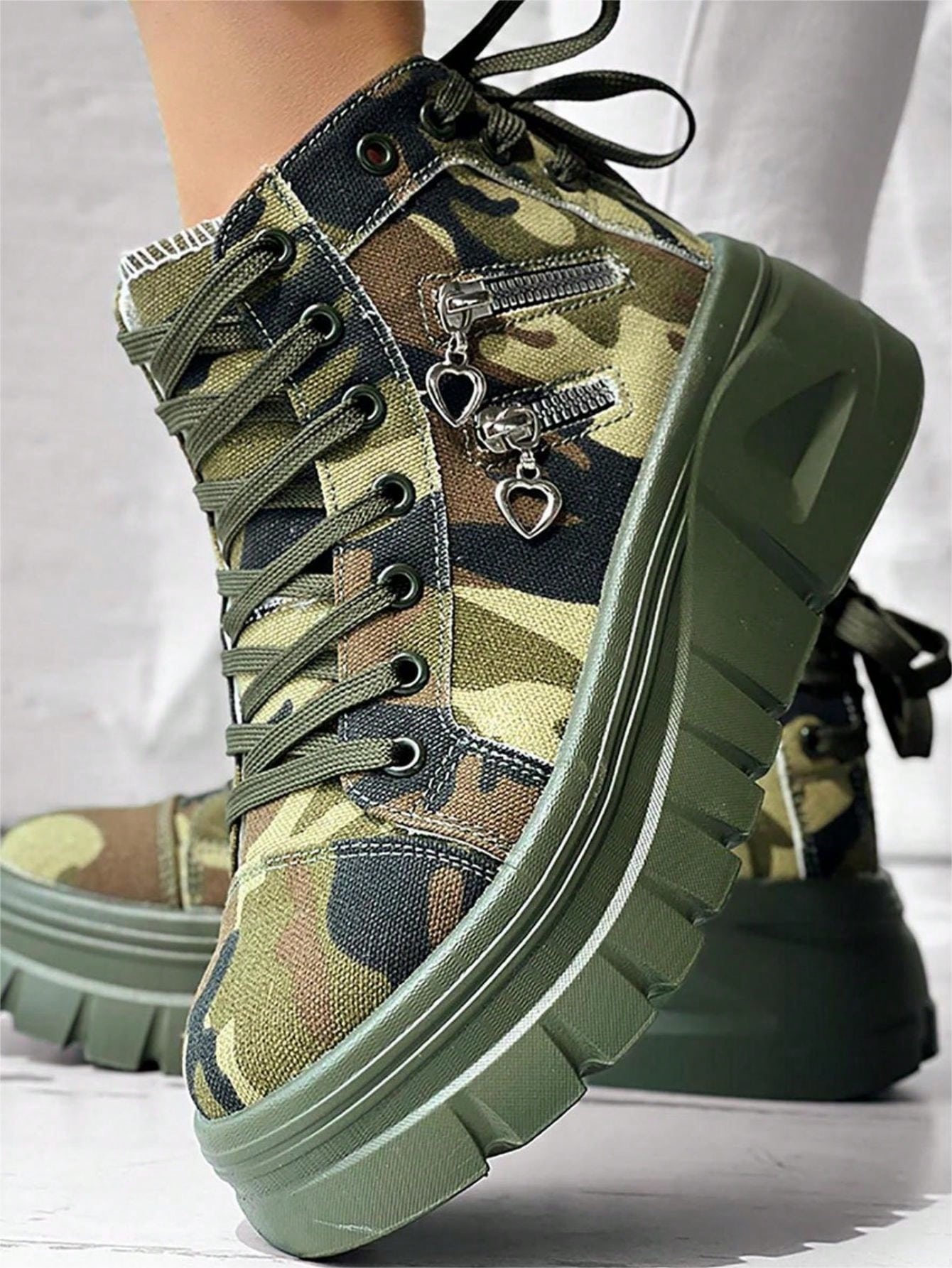 Women's Camouflage Pattern Thick Sole Casual Sports Sneakers, Fall Back-To-School Zipper Lace-Up Round Toe Skate Shoes, Serrated Comfortable Soles Large Women Shoes