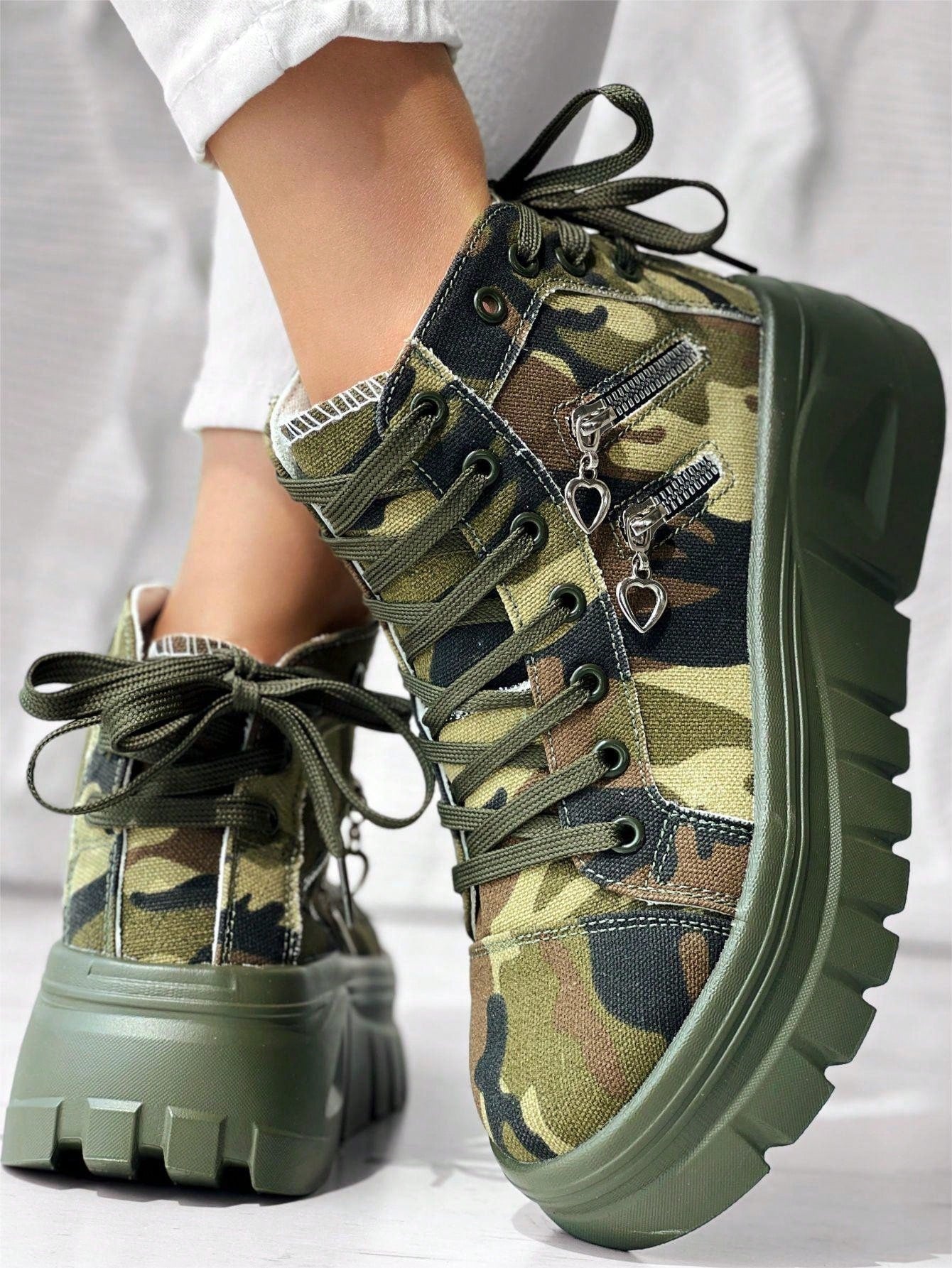 Women's Camouflage Pattern Thick Sole Casual Sports Sneakers, Fall Back-To-School Zipper Lace-Up Round Toe Skate Shoes, Serrated Comfortable Soles Large Women Shoes