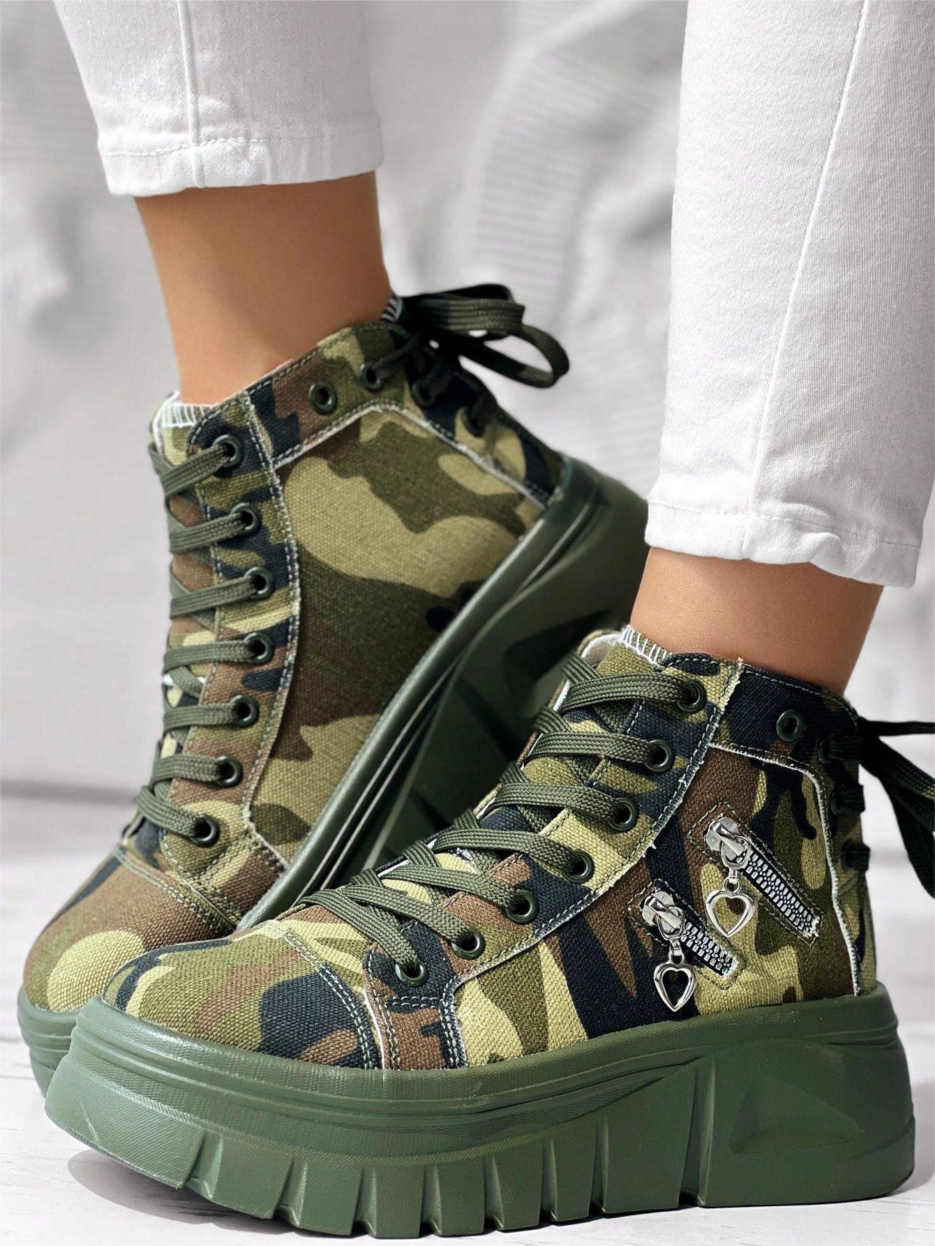 Women's Camouflage Pattern Thick Sole Casual Sports Sneakers, Fall Back-To-School Zipper Lace-Up Round Toe Skate Shoes, Serrated Comfortable Soles Large Women Shoes