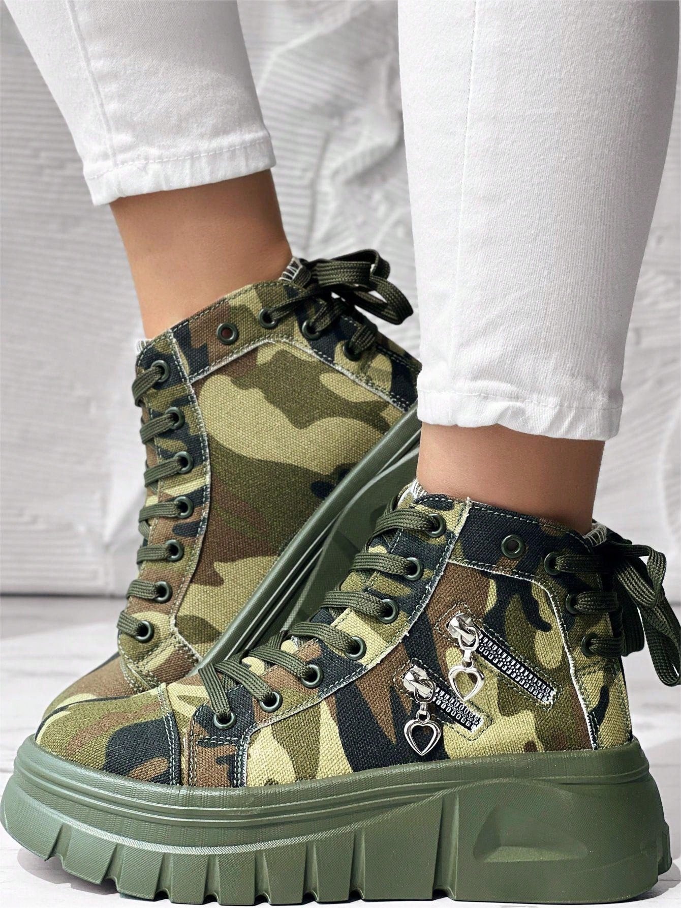 Women's Camouflage Pattern Thick Sole Casual Sports Sneakers, Fall Back-To-School Zipper Lace-Up Round Toe Skate Shoes, Serrated Comfortable Soles Large Women Shoes