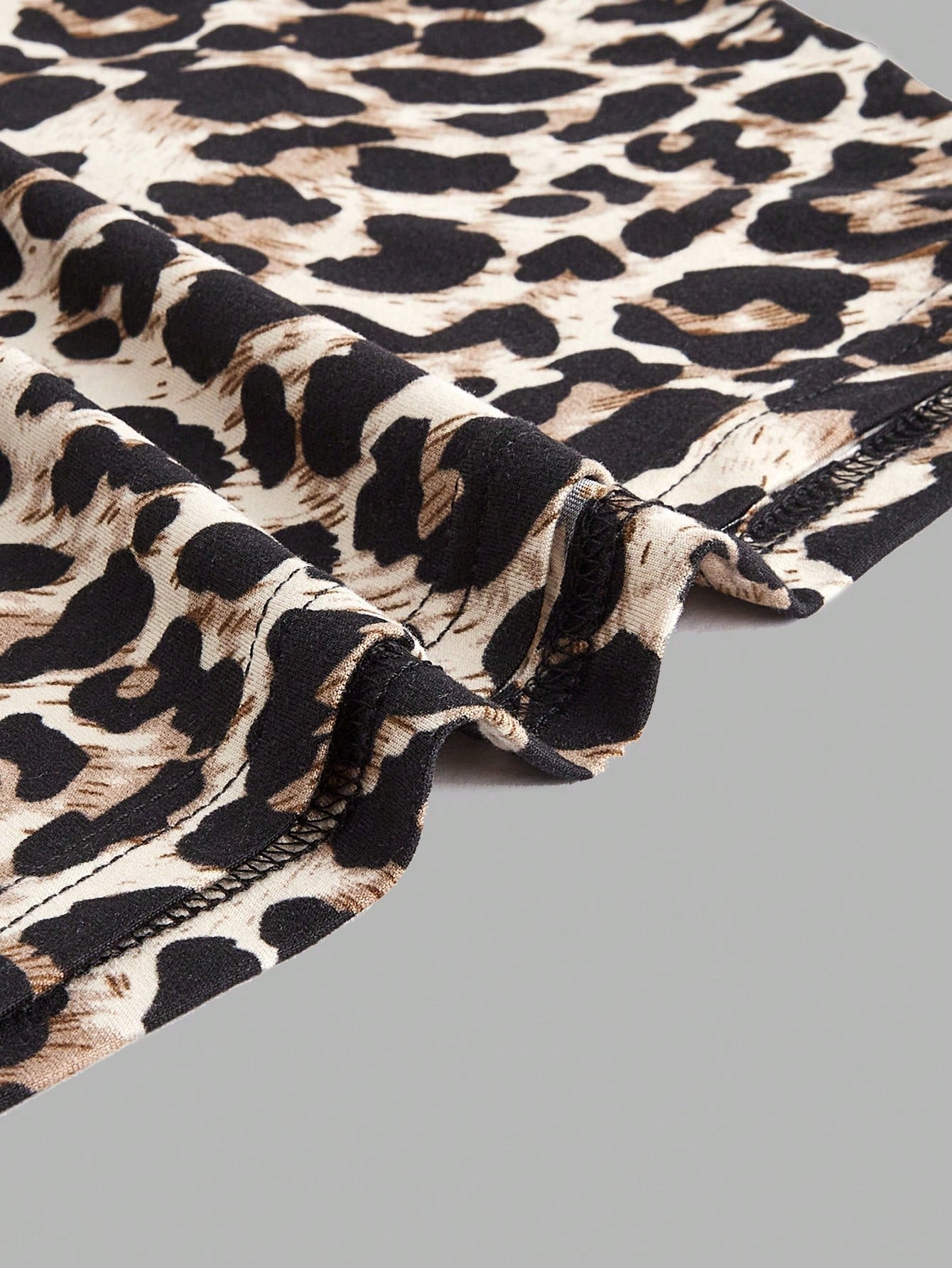 EZwear 4pcs/Pack Women Solid Color   Leopard Print Round Neck Short Sleeve T-Shirt