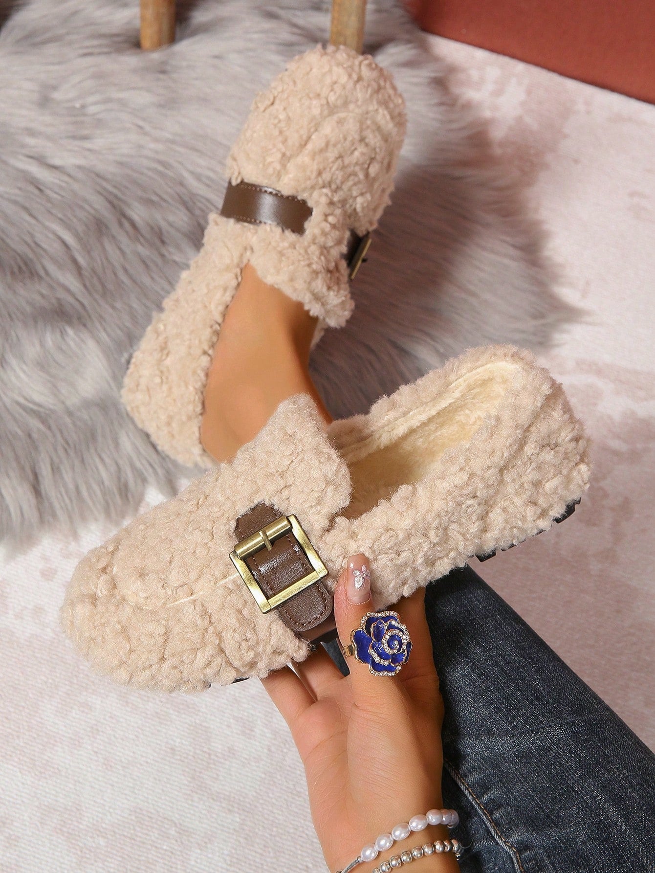 New Women Soft Sole Slip-On Plush Shoes, Leather Strap & Metal Buckle Design, Simple & Elegant Style, Suitable For Daily Wear, Indoors & Outdoors, Warm & Comfortable For Autumn/Winter