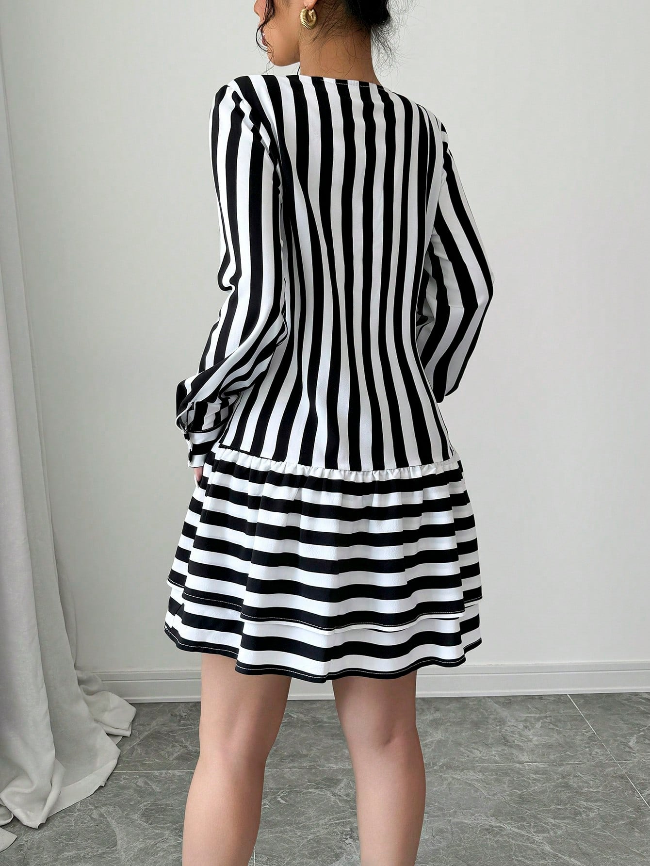 Raffinéa Women Casual Striped Print Cutout Neckline Lantern Sleeve Ruffle Hem Mini Dress