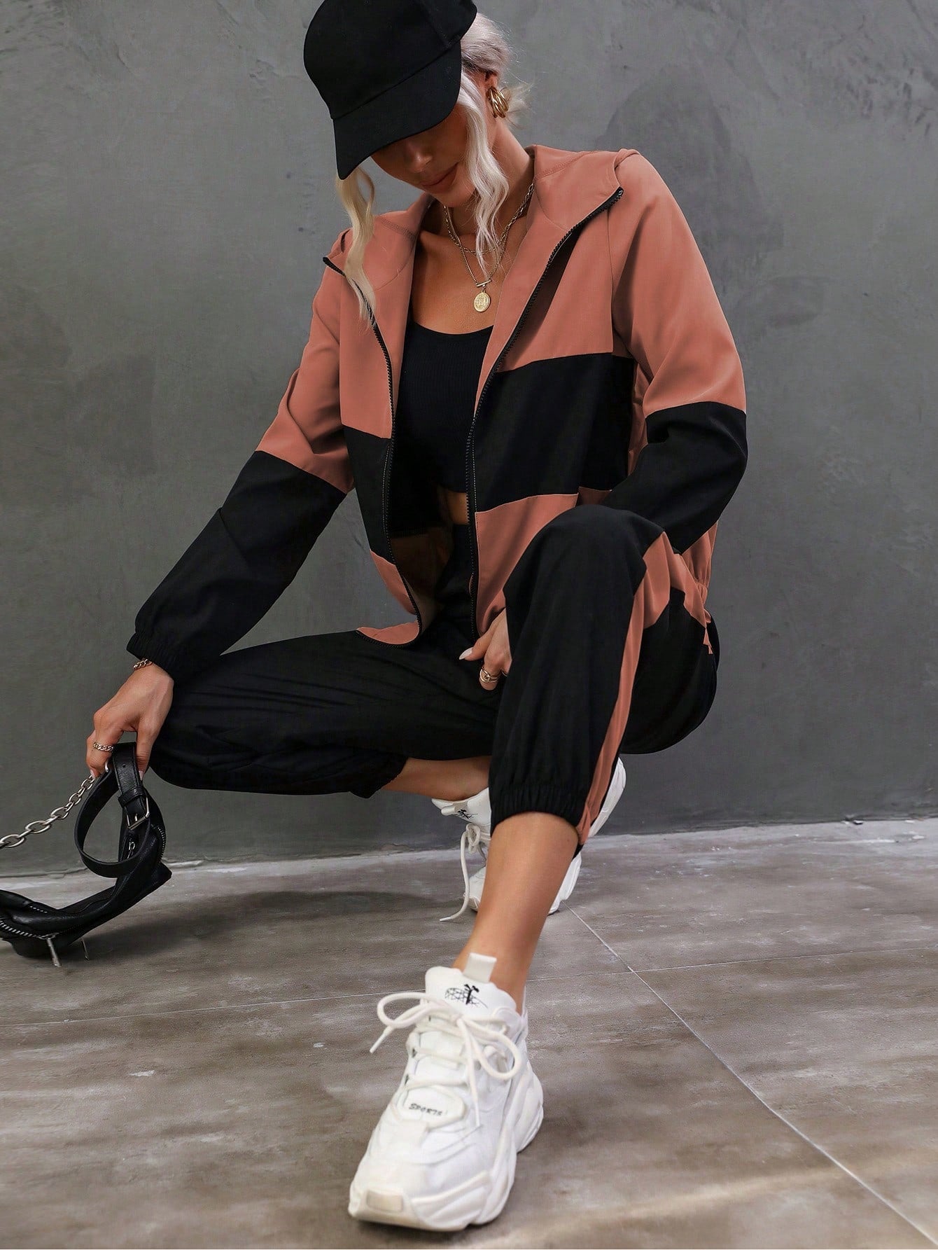 Relaxiva Women's Contrast Color Athletic Two Piece Set