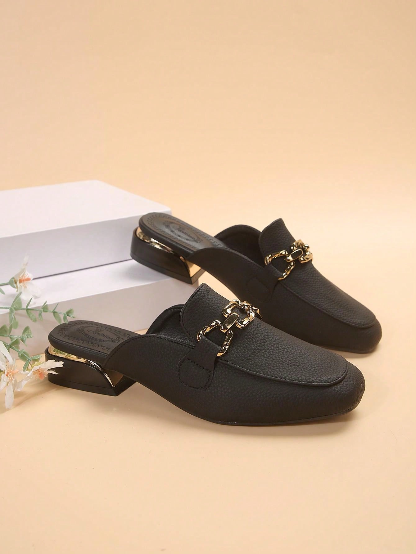 Women Metal Buckle Half-Back Mules Pointed Toe Patent Leather Textured Loafers, Elegant Backless Flat Slip-On Shoes, Suitable For All Seasons