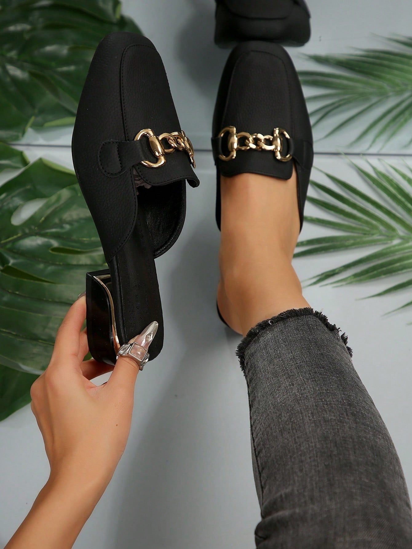 Women Metal Buckle Half-Back Mules Pointed Toe Patent Leather Textured Loafers, Elegant Backless Flat Slip-On Shoes, Suitable For All Seasons