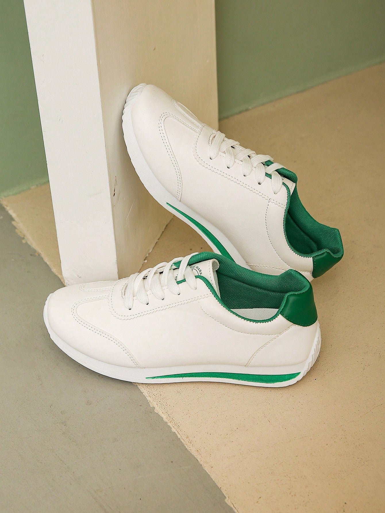 Plus Size 36-43 Women's Breathable & Odor-Resistant Flat Lace-Up Agane Running Sneakers, Anti-Slip, Suitable For Spring/Autumn, Hiking, Dancing, Fitness, Red Leather