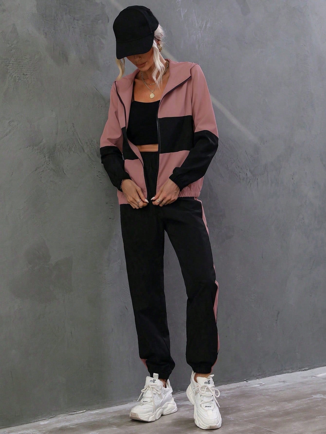 Relaxiva Women's Contrast Color Athletic Two Piece Set