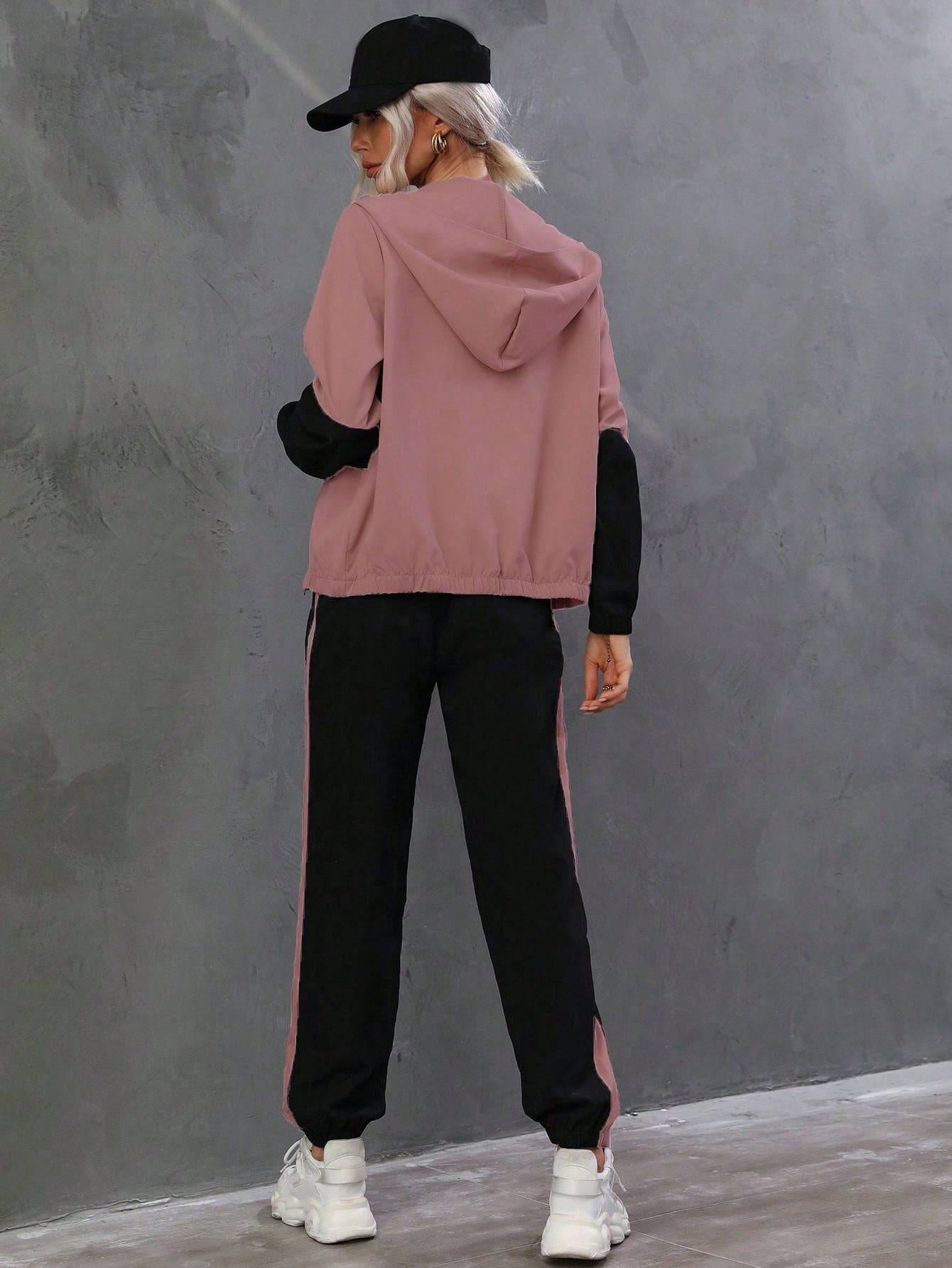 Relaxiva Women's Contrast Color Athletic Two Piece Set