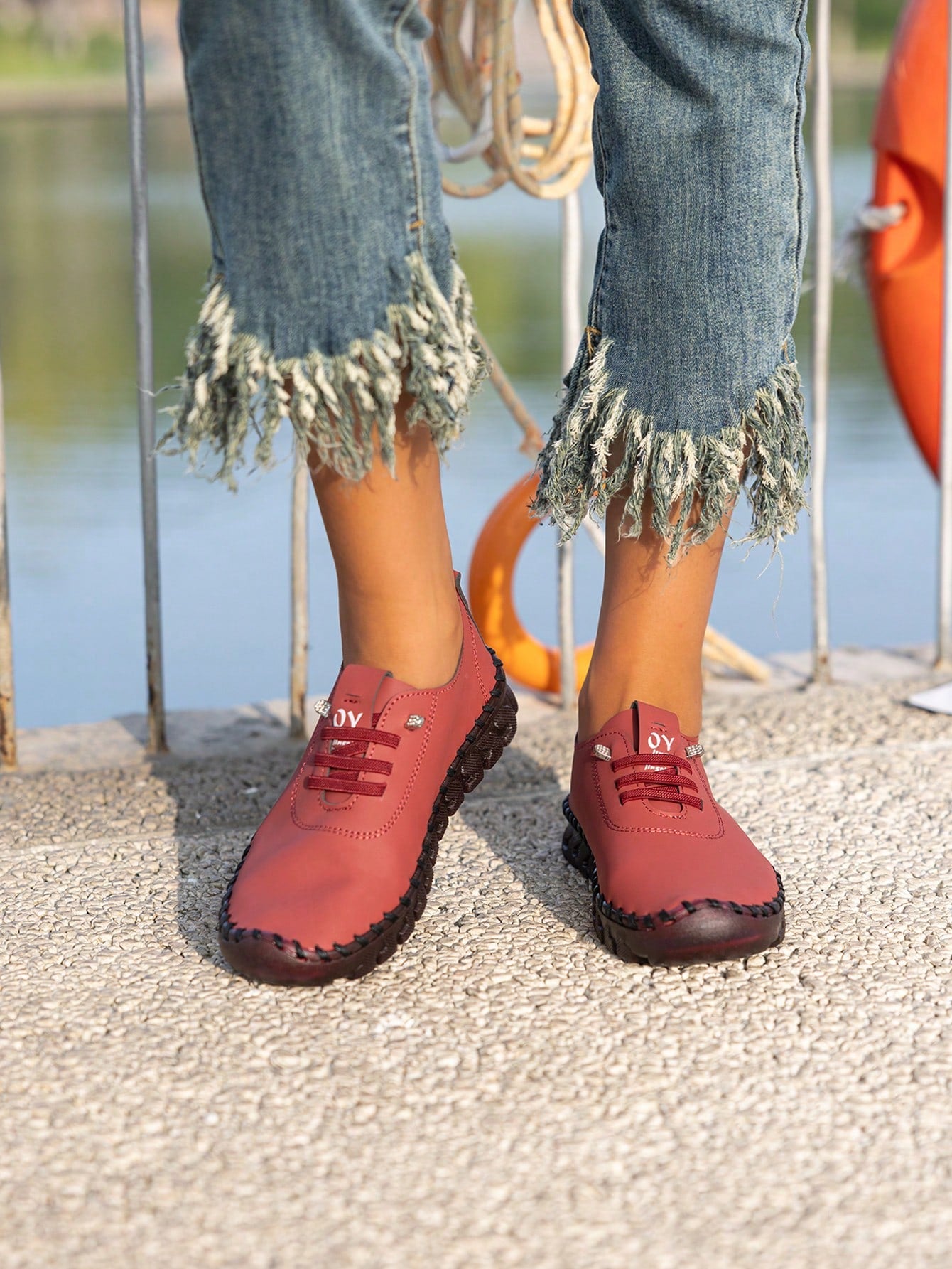 Women's Casual Simple Fashion Shoes 2024 New Style, Comfortable Cow Muscle Soft Bottom Stitching Mother Loafers (Please Order One Size Up)