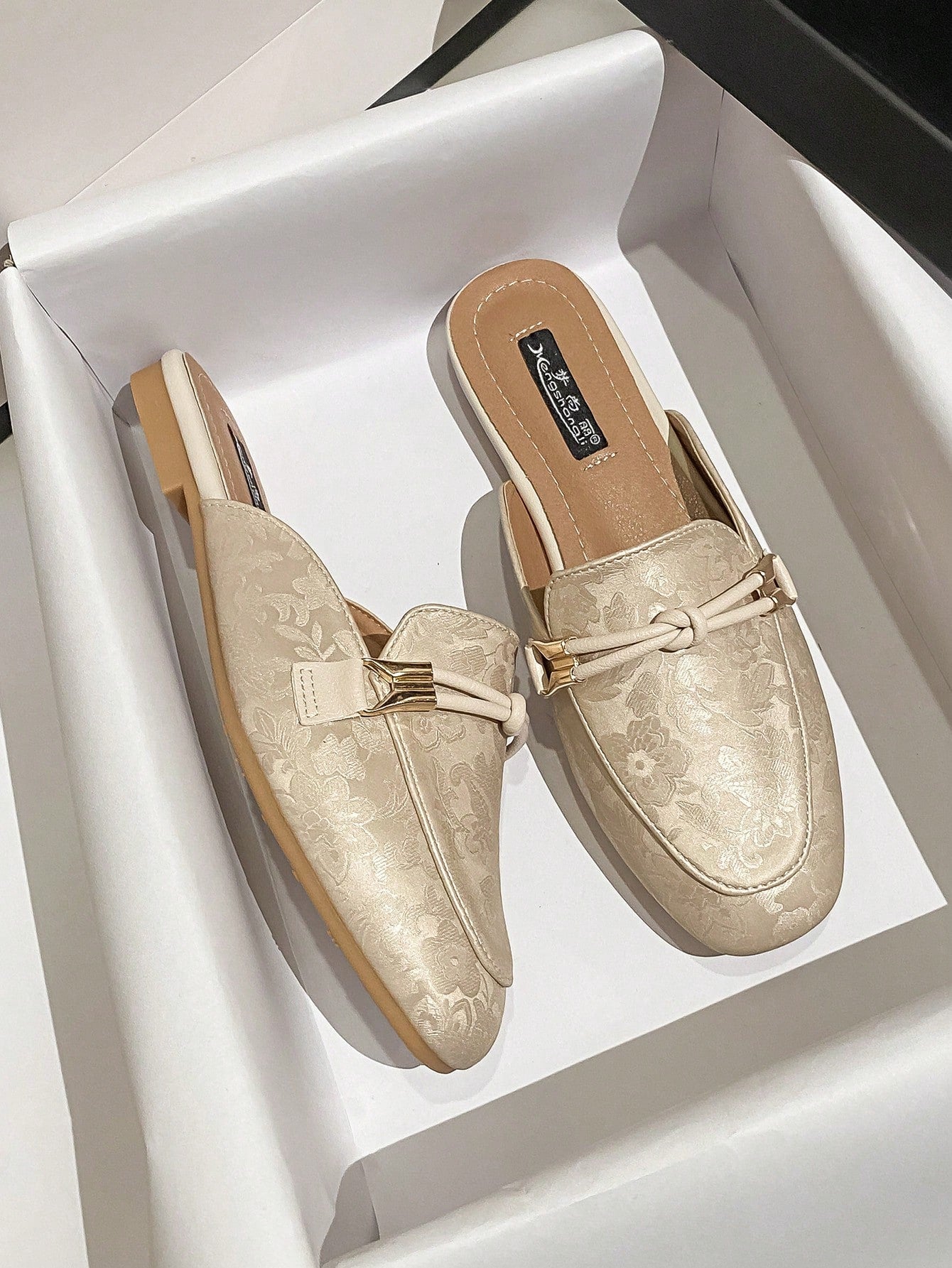 Mengshangli Women's Slip-On Mule Shoes With Metallic Decor, Half- Flat Sole Fashionable Slouchy Shoes