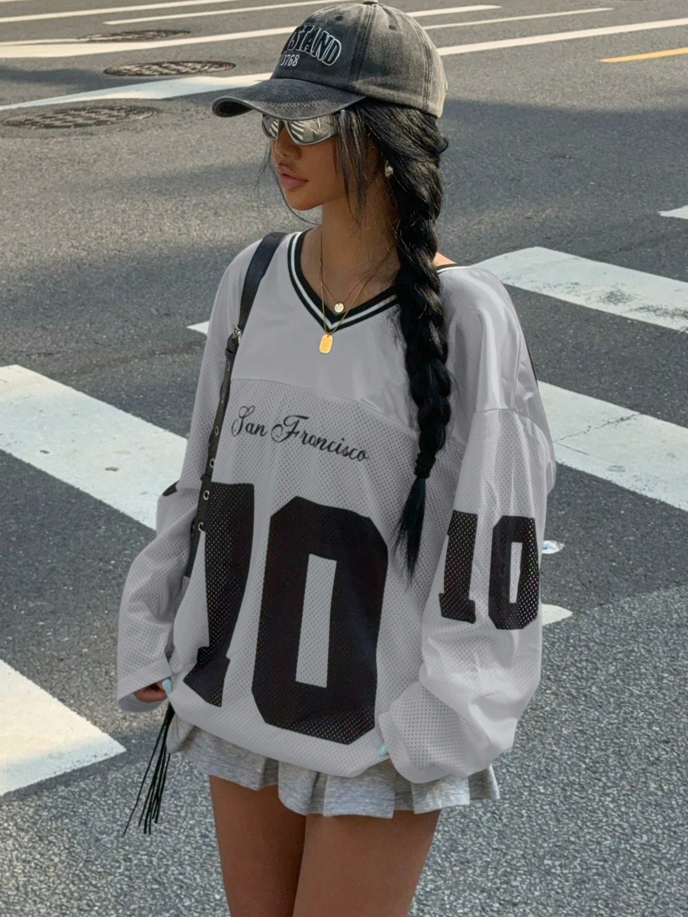 EZwear Women's New V-Neck Casual Sports Letter & Graphic Splice Oversized Loose Long Sleeve T-Shirt, White