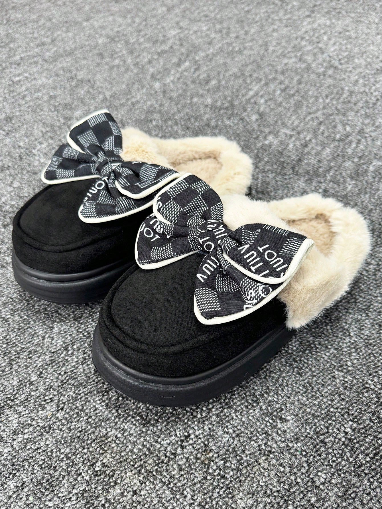 New Plush Lined Thick Soft Bottom Non-Slip Indoor Outdoor Casual Slip-On Flat Slippers For Women, Winter