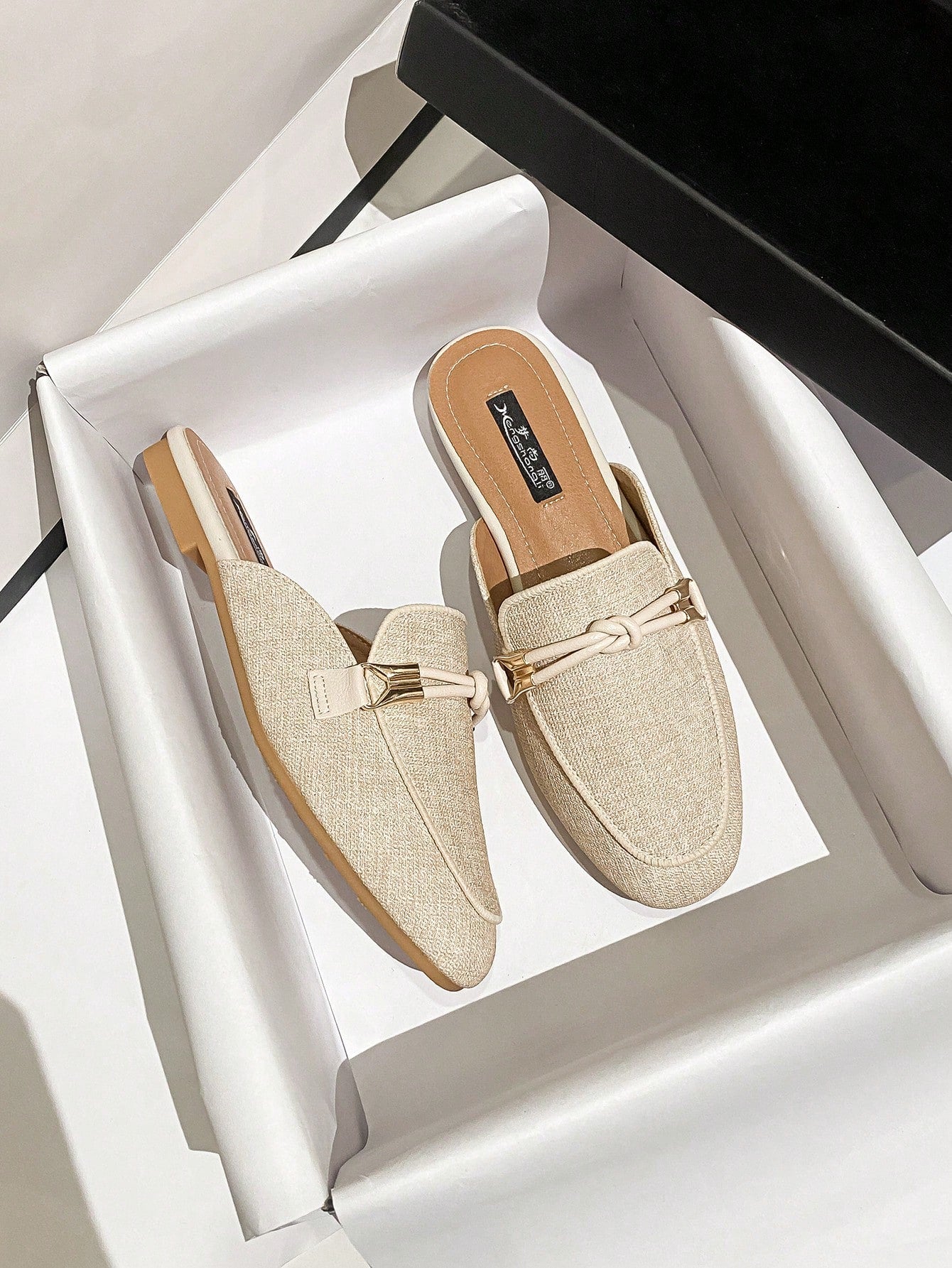 Mengshangli Women's Slip-On Mule Shoes With Metallic Decor, Half- Flat Sole Fashionable Slouchy Shoes