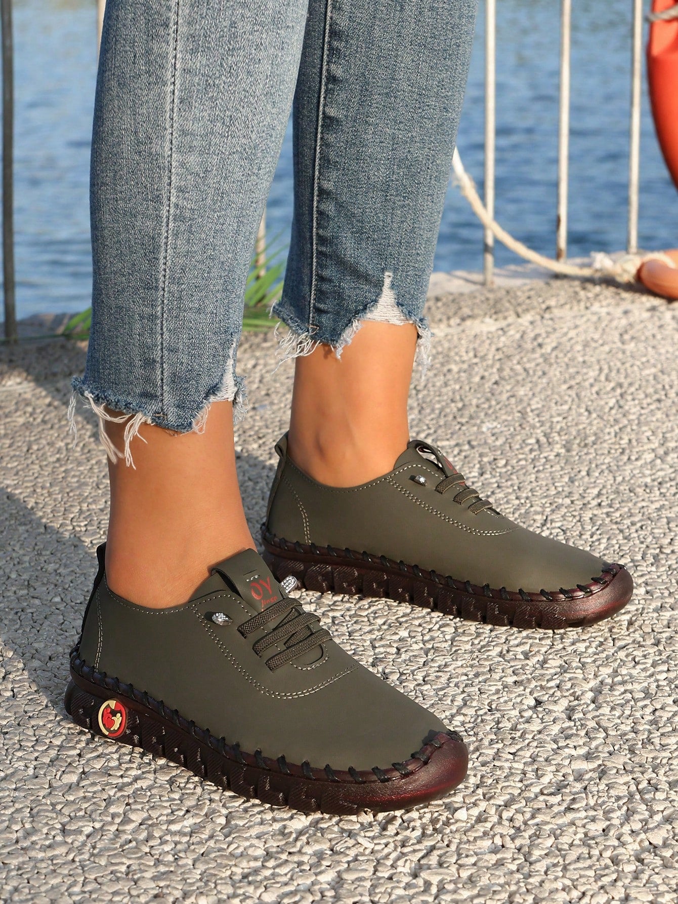 Women's Casual Simple Fashion Shoes 2024 New Style, Comfortable Cow Muscle Soft Bottom Stitching Mother Loafers (Please Order One Size Up)