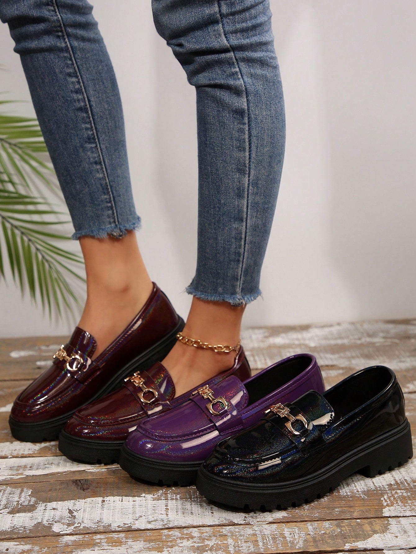 Women Fashion Patent Casual Shoes Thick Sole Metal Chain Round Toe Non-Slip Rubber Outsole Loafers, Year-Round Wear Shoes, Flats