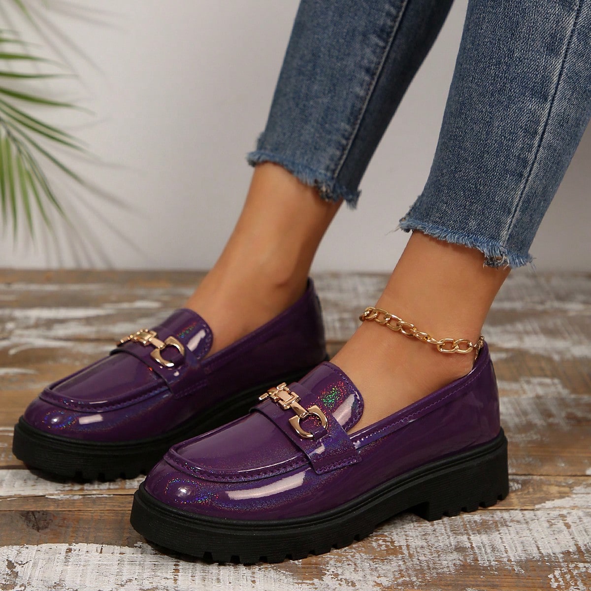 Women Fashion Patent Casual Shoes Thick Sole Metal Chain Round Toe Non-Slip Rubber Outsole Loafers, Year-Round Wear Shoes, Flats