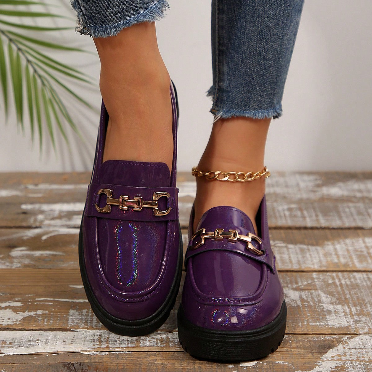 Women Fashion Patent Casual Shoes Thick Sole Metal Chain Round Toe Non-Slip Rubber Outsole Loafers, Year-Round Wear Shoes, Flats