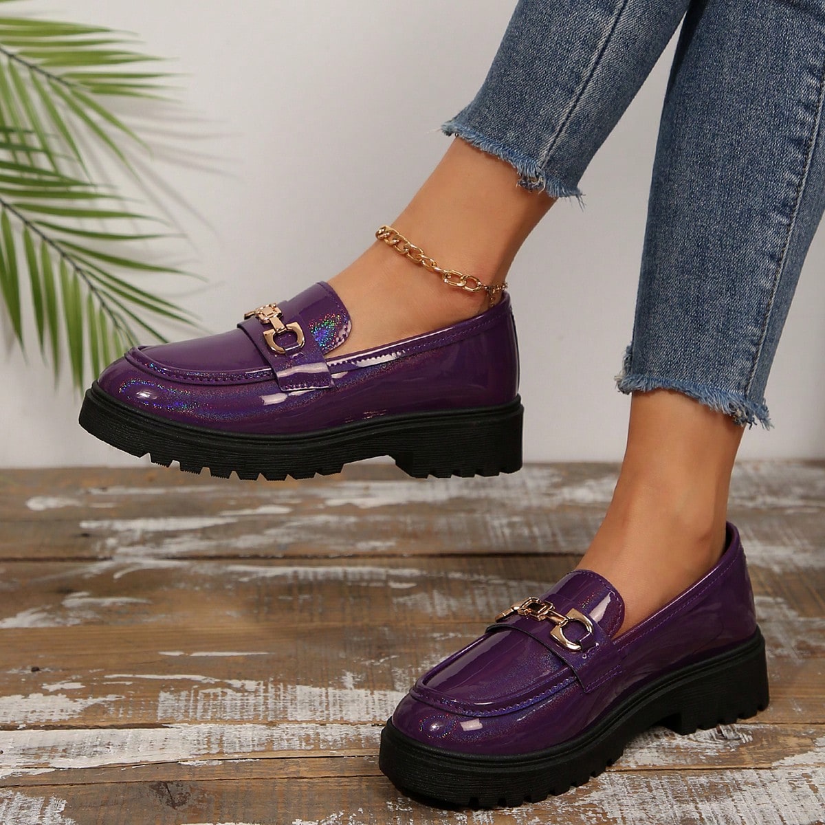 Women Fashion Patent Casual Shoes Thick Sole Metal Chain Round Toe Non-Slip Rubber Outsole Loafers, Year-Round Wear Shoes, Flats
