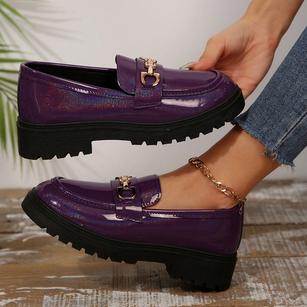 Women Fashion Patent Casual Shoes Thick Sole Metal Chain Round Toe Non-Slip Rubber Outsole Loafers, Year-Round Wear Shoes, Flats