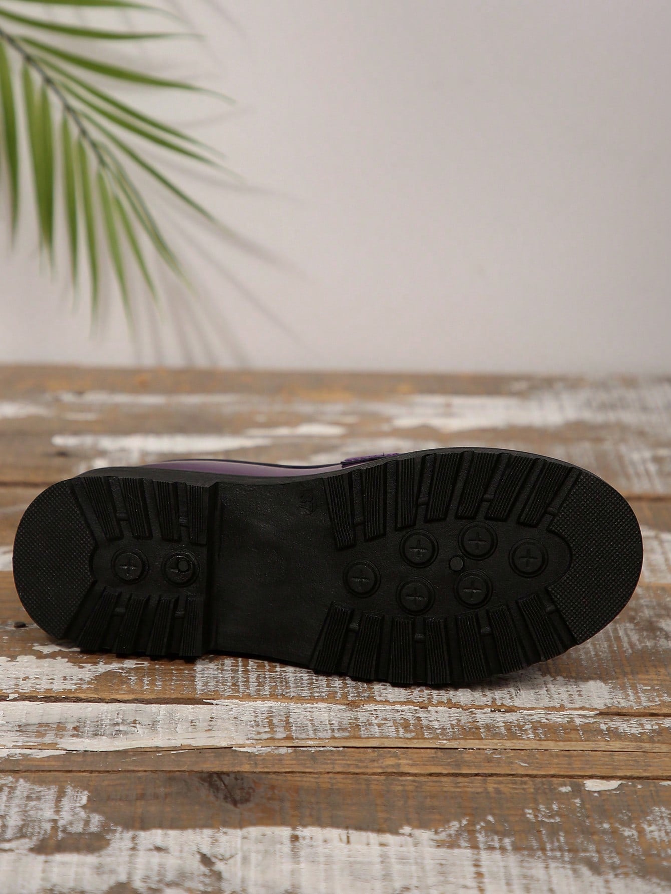 Women Fashion Patent Casual Shoes Thick Sole Metal Chain Round Toe Non-Slip Rubber Outsole Loafers, Year-Round Wear Shoes, Flats