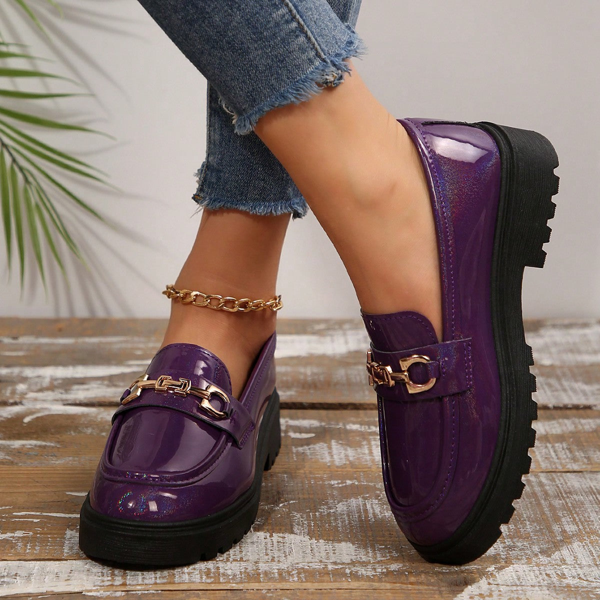 Women Fashion Patent Casual Shoes Thick Sole Metal Chain Round Toe Non-Slip Rubber Outsole Loafers, Year-Round Wear Shoes, Flats
