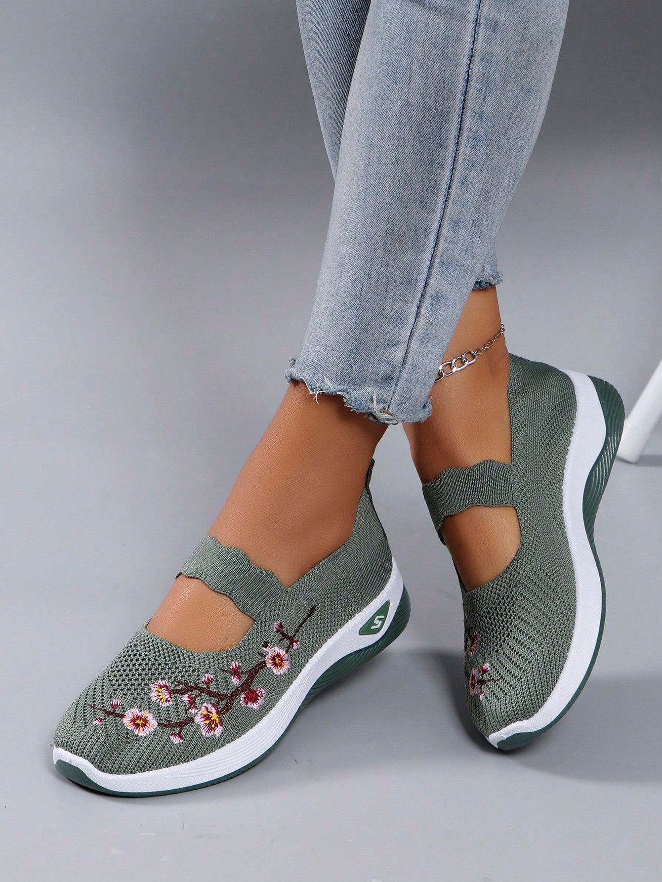 Women Casual Sport Shoes Comfortable Breathable Lightweight Fashionable