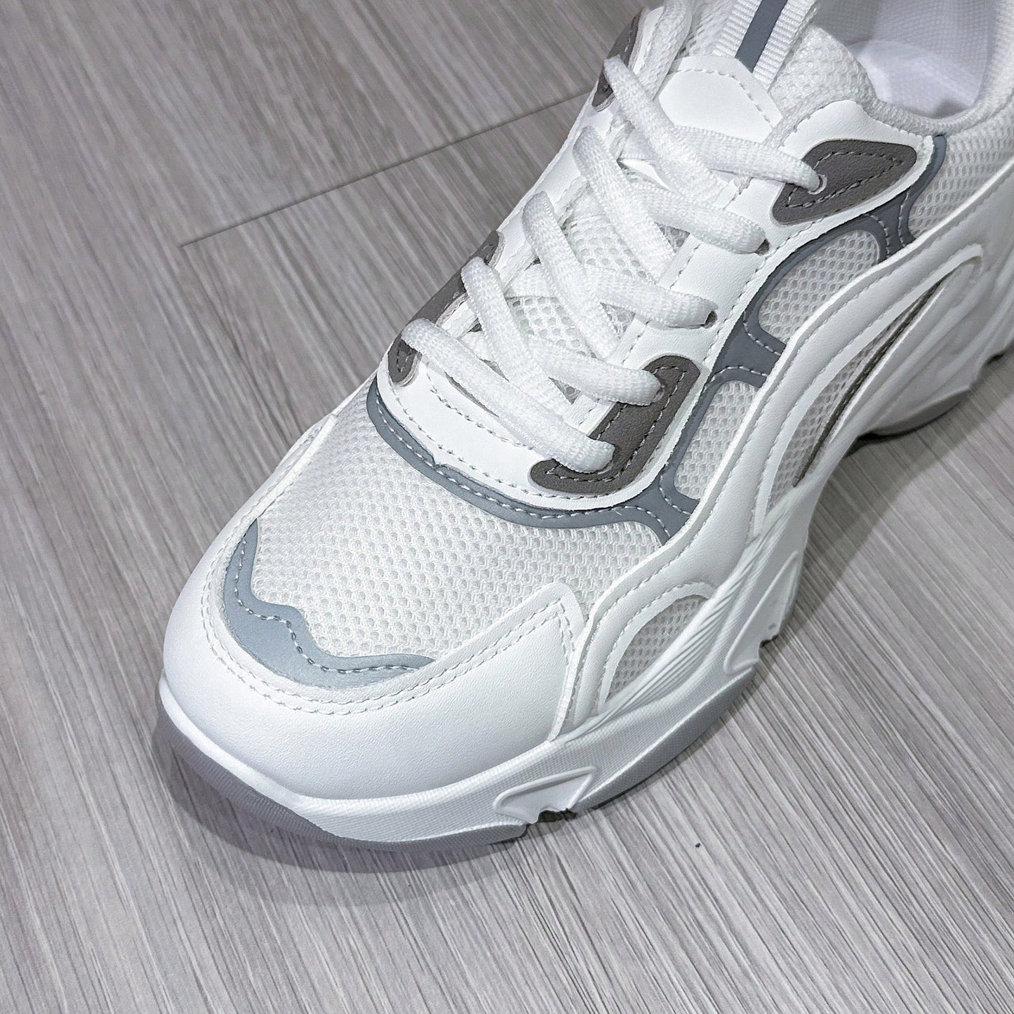 Women Round Toe Lace-Up Color Block Mesh Breathable Comfortable Fashionable Casual Thick Sole Sneakers, Versatile White Shoes For Women