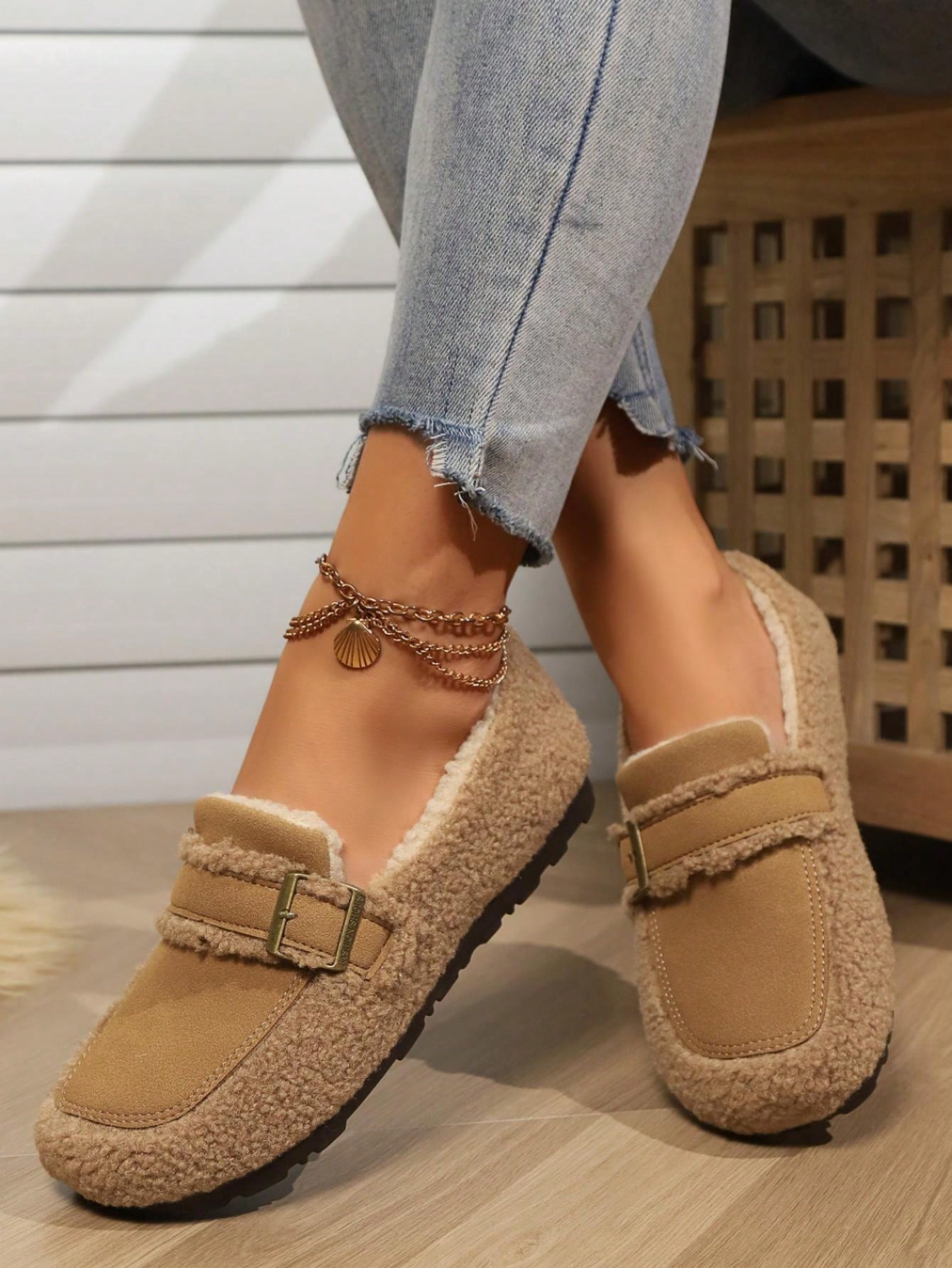 New Women Soft Sole Slip-On Plush Shoes, Leather Strap & Metal Buckle Design, Simple & Elegant Style, Suitable For Daily Wear, Indoors & Outdoors, Warm & Comfortable For Autumn/Winter