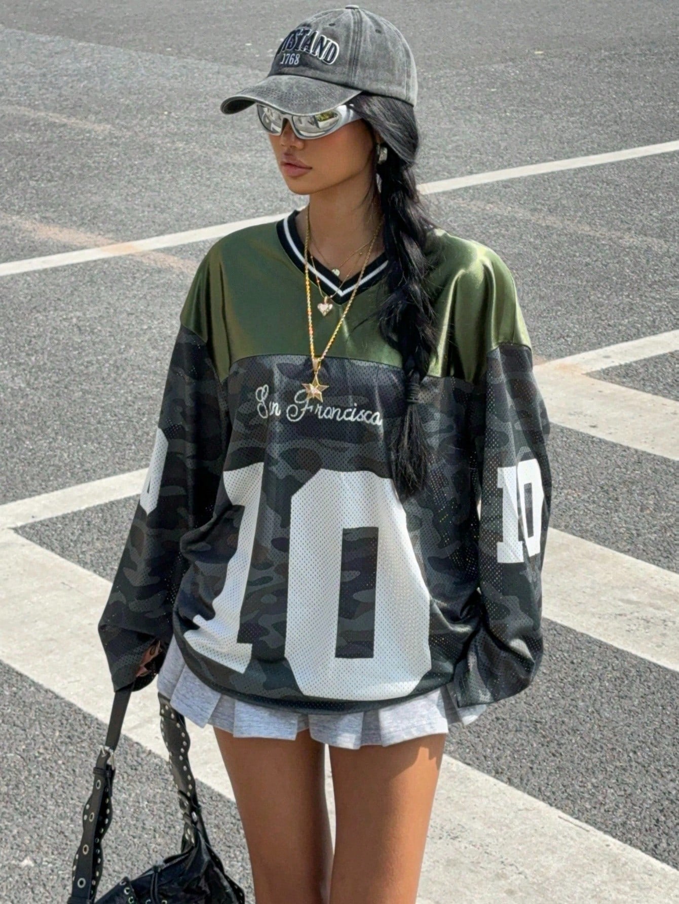 EZwear Women's New V-Neck Casual Sports Letter & Graphic Splice Oversized Loose Long Sleeve T-Shirt, White