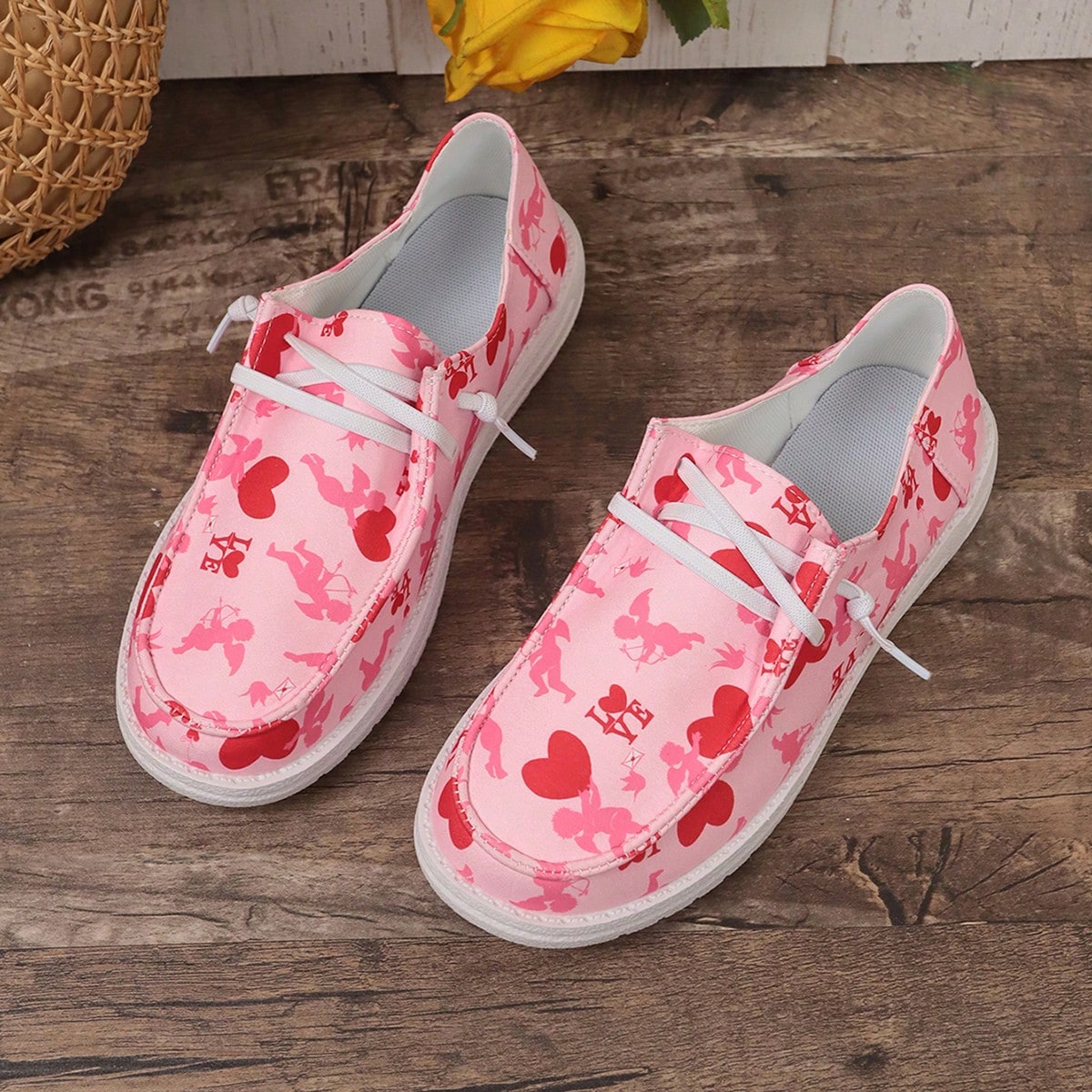 Round Toe Lace-Up Contrast Color Heart & Cartoon Print Fashionable Versatile Women Casual Sneakers For Urban Outdoor