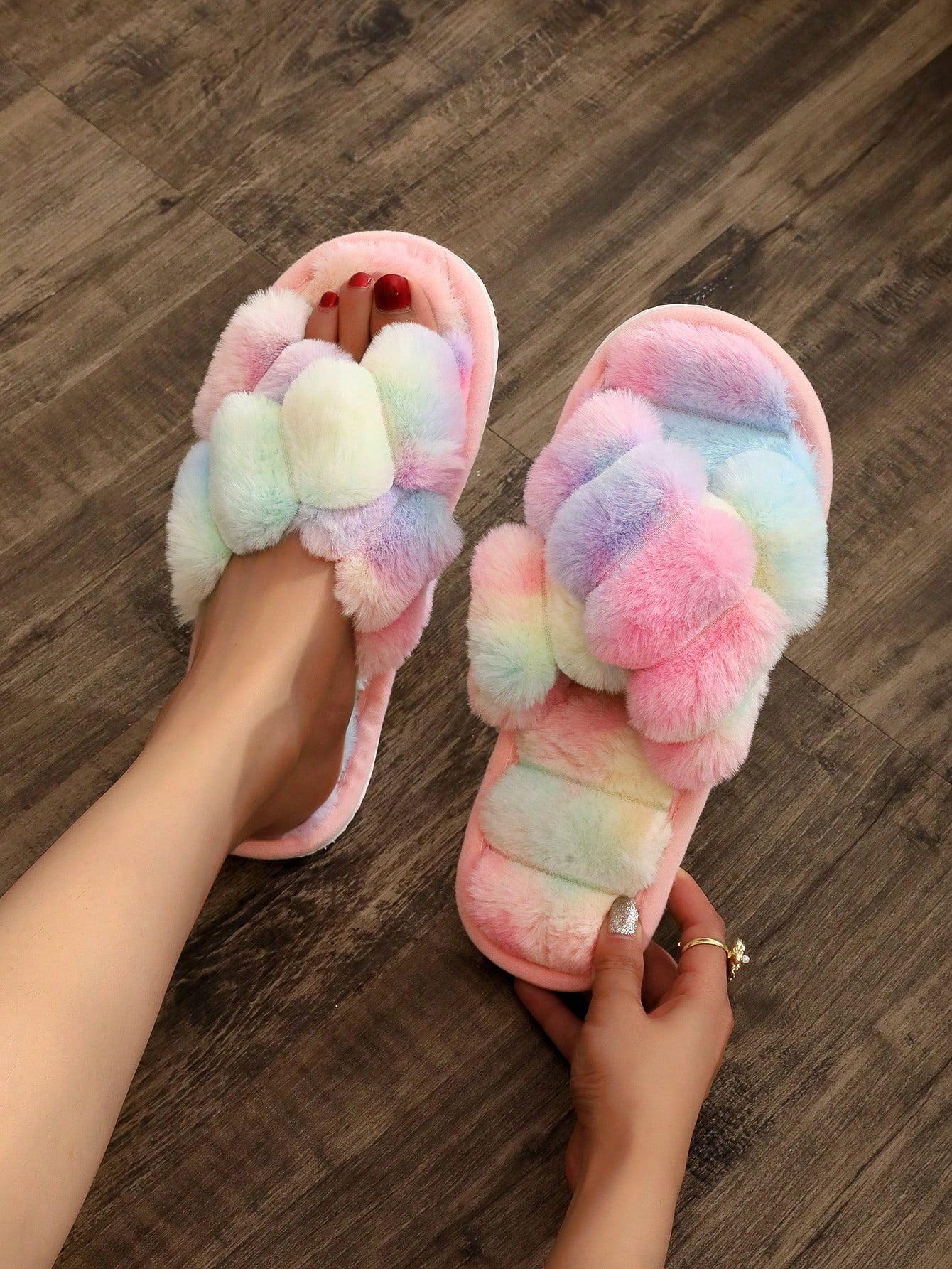 Latest Crisscross Design Fluffy Women's Indoor Slippers, Fashionable & Minimalist, Silent, Perfect For Home Use