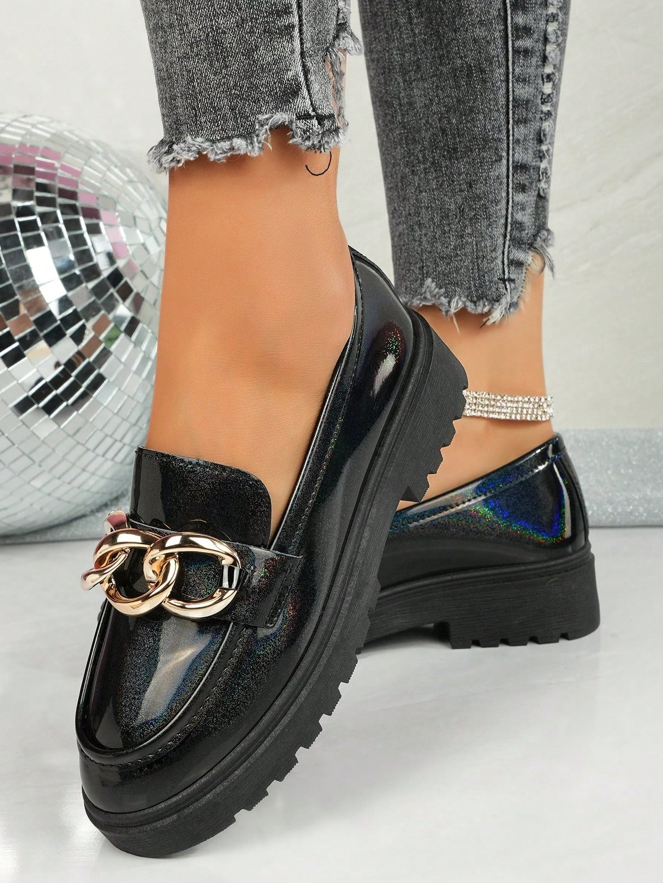 Women Fashion Patent Casual Shoes Thick Sole Metal Chain Round Toe Non-Slip Rubber Outsole Loafers, Year-Round Wear Shoes, Flats
