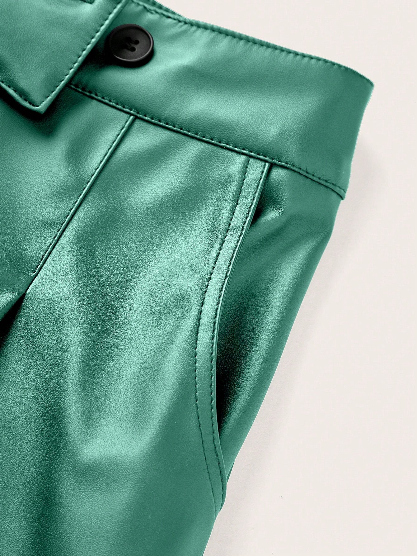 Privé Women's Solid Color Minimalist Front Button Casual Shorts