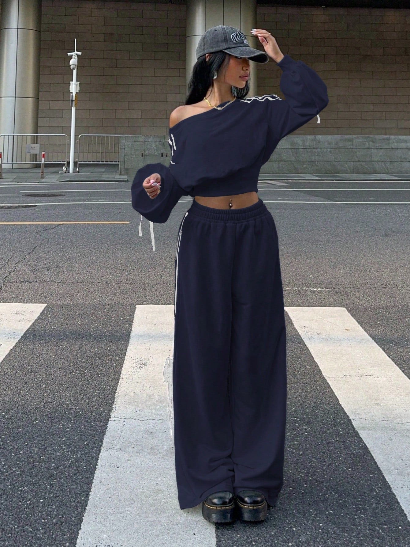 Muchic Navy Blue Women Sports Cropped Sweatshirt And Sweatpant Set With Side Stripe