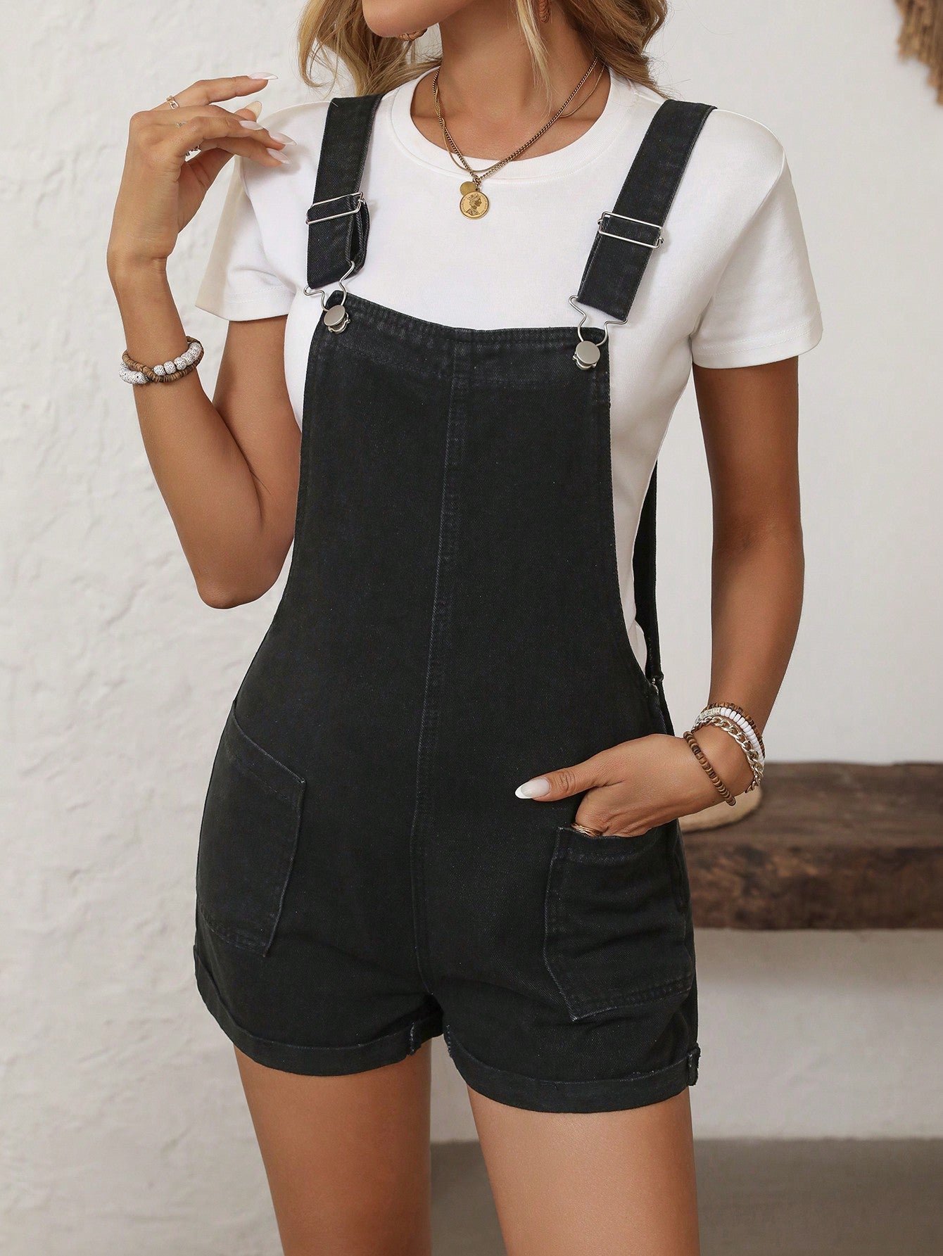 LUNE Women's Casual Loose Fit Denim Bib Shorts With Dual Pockets